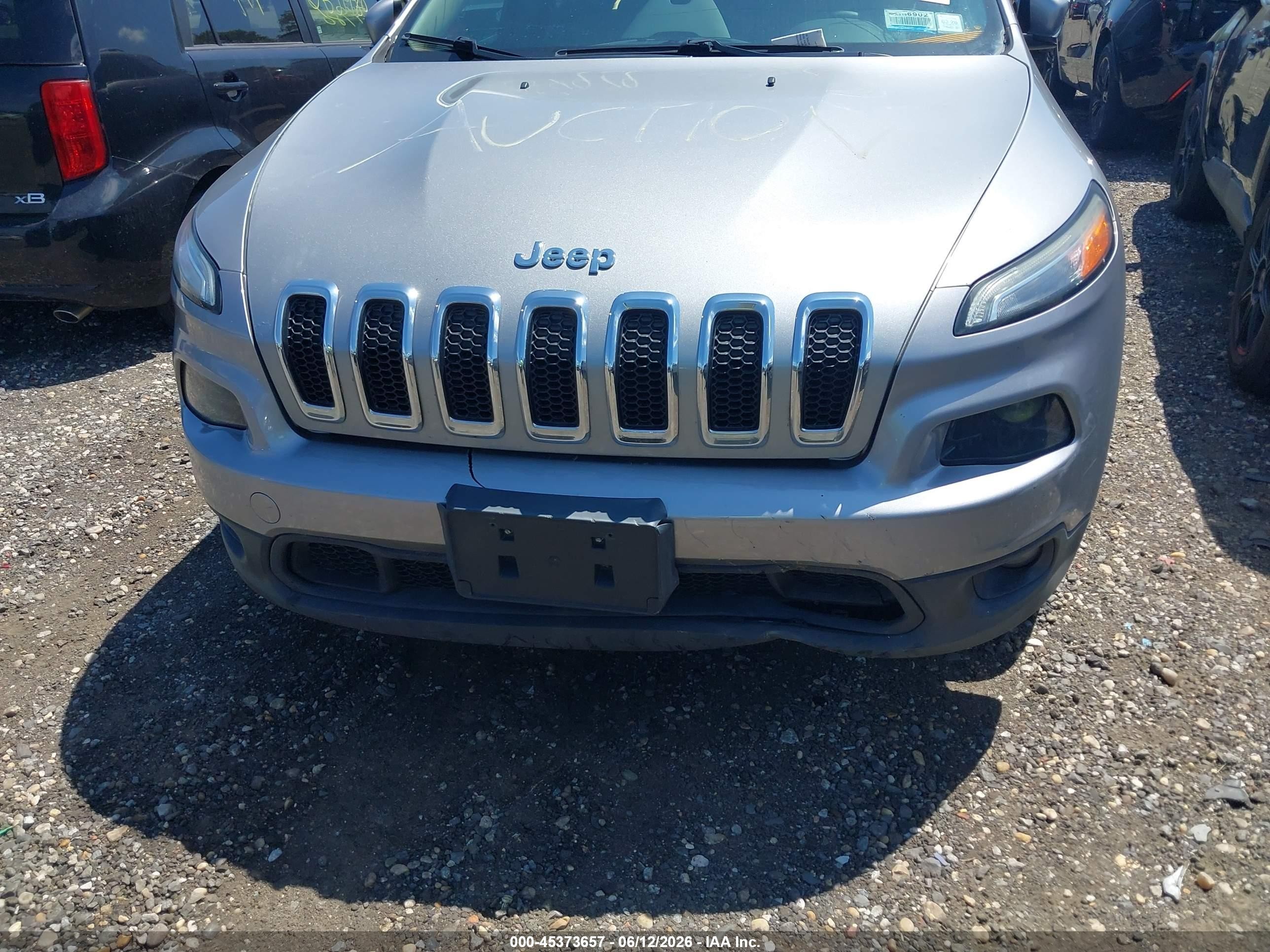 2015 Jeep Cherokee Latitude Gray vin: 1C4PJMCB8FW614770