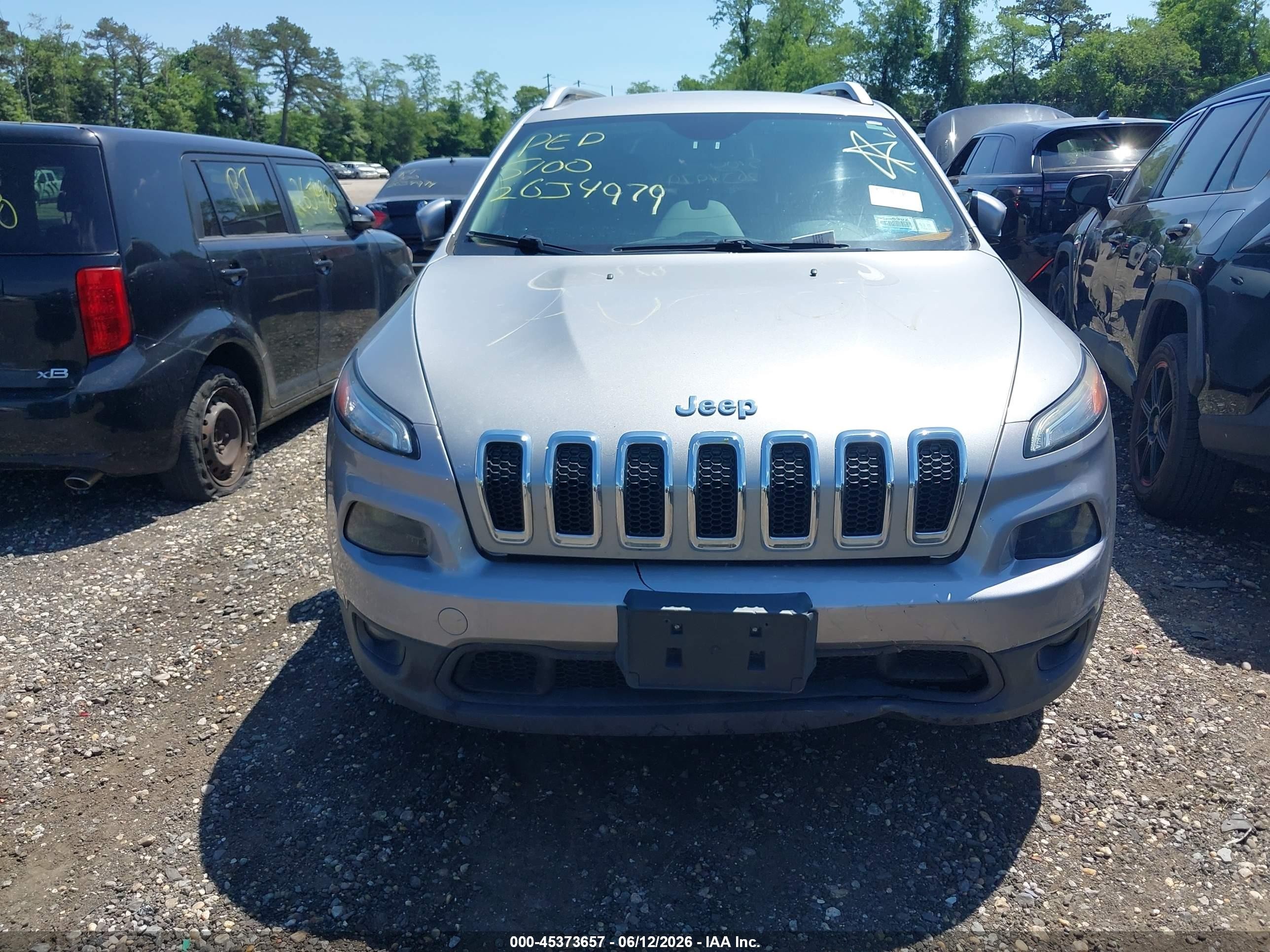 2015 Jeep Cherokee Latitude Gray vin: 1C4PJMCB8FW614770