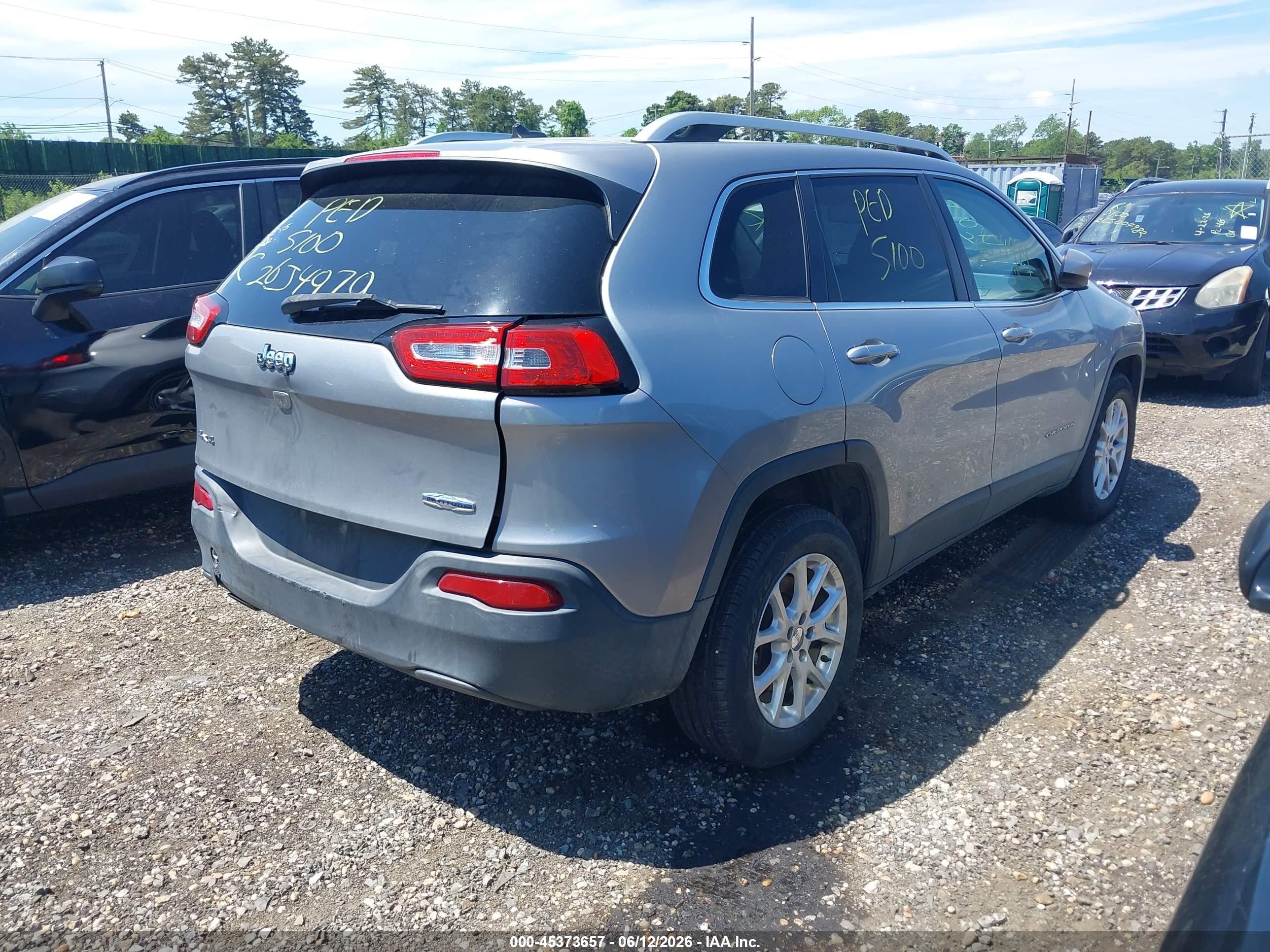 2015 Jeep Cherokee Latitude Gray vin: 1C4PJMCB8FW614770