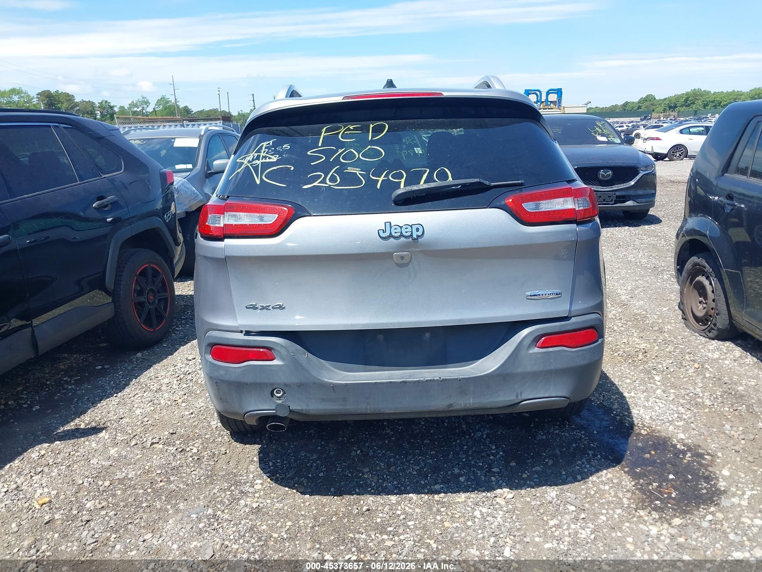2015 Jeep Cherokee Latitude Gray vin: 1C4PJMCB8FW614770