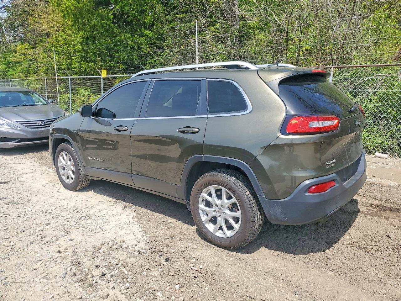 2015 Jeep Cherokee Latitude Green vin: 1C4PJMCB8FW668330