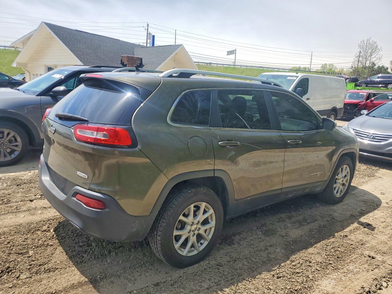 2015 Jeep Cherokee Latitude Green vin: 1C4PJMCB8FW668330