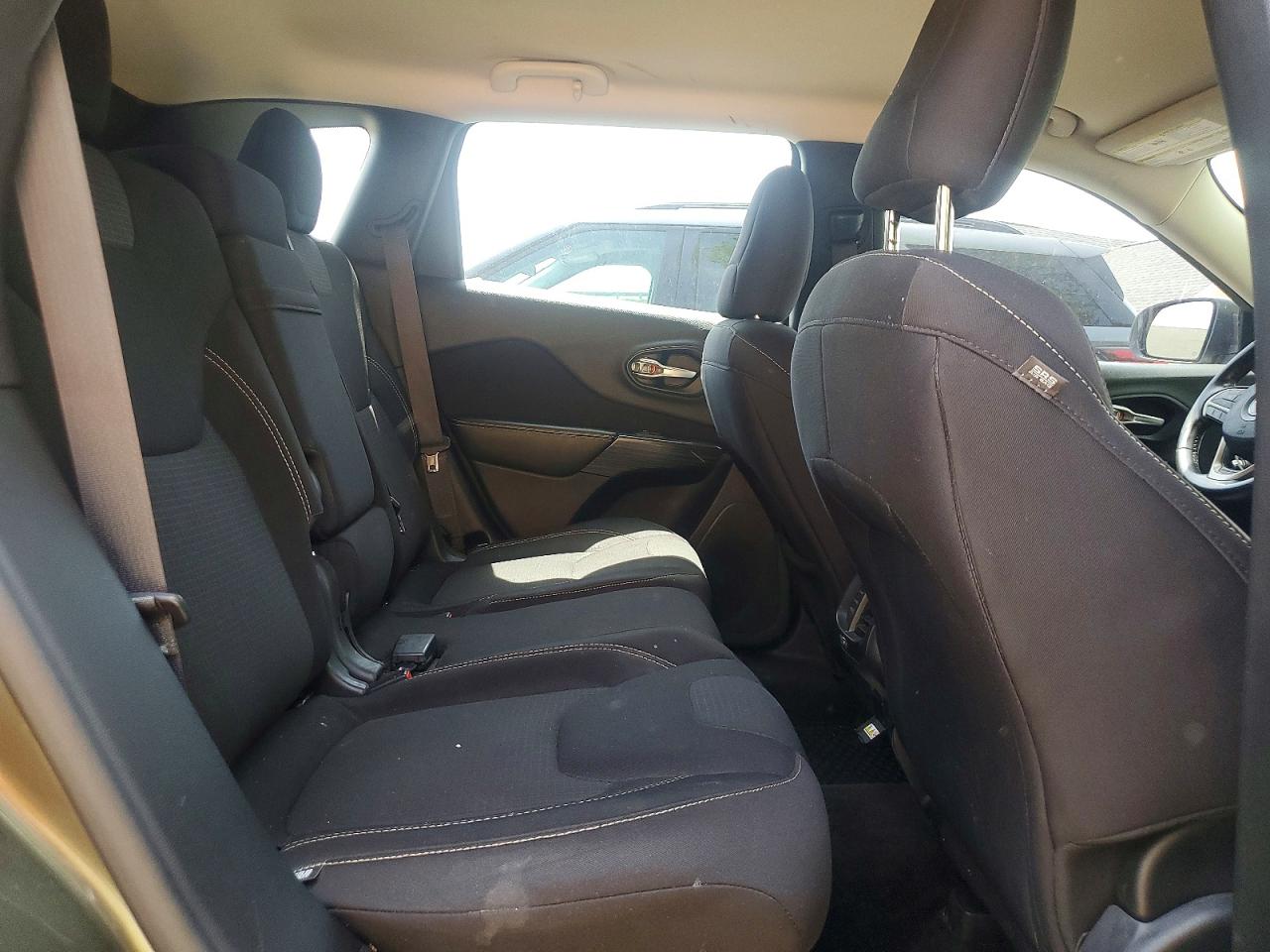 2015 Jeep Cherokee Latitude Green vin: 1C4PJMCB8FW668330