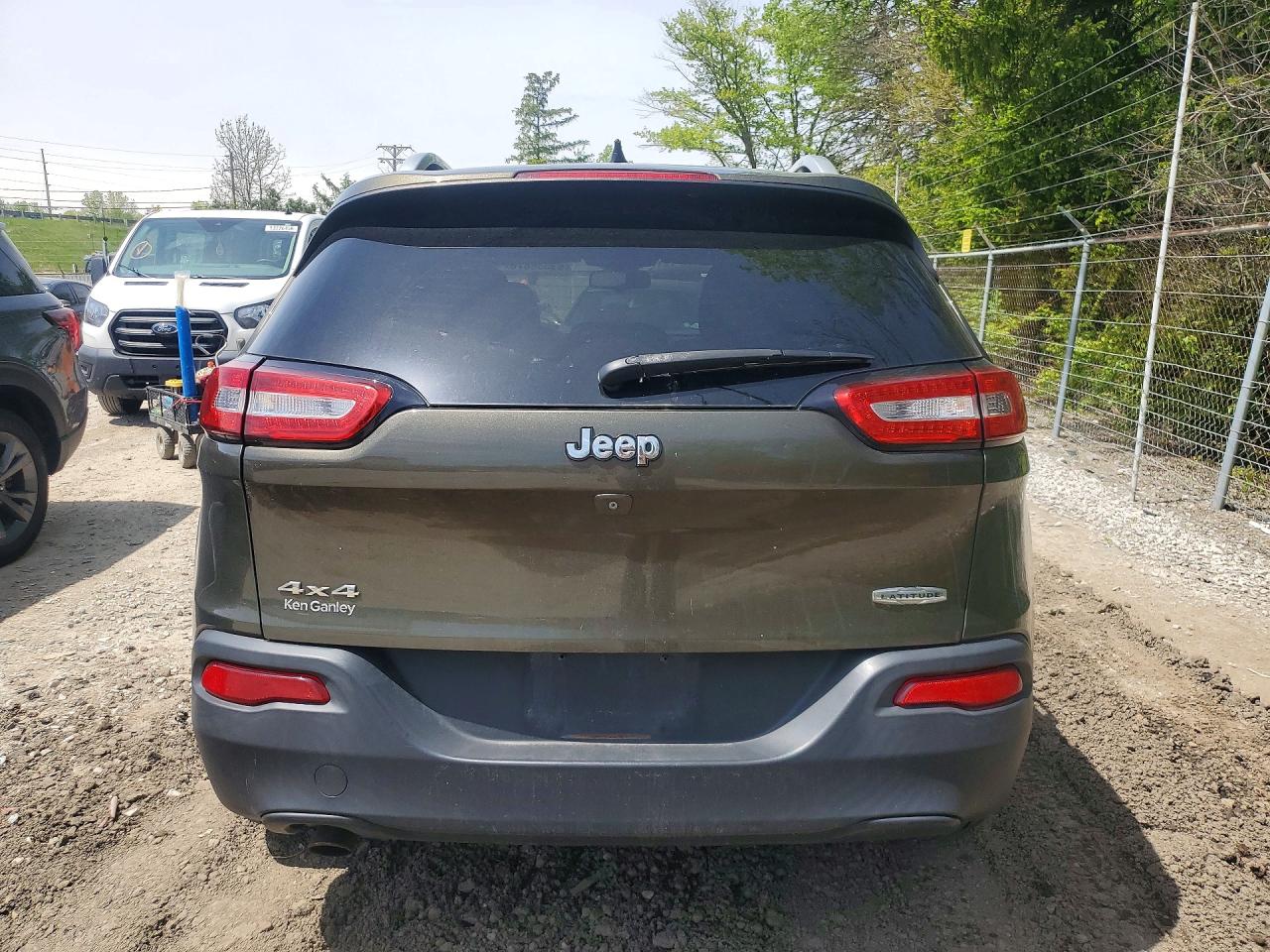 2015 Jeep Cherokee Latitude Green vin: 1C4PJMCB8FW668330