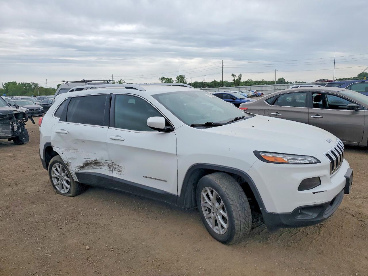 2015 Jeep Cherokee Latitude White vin: 1C4PJMCB8FW679375