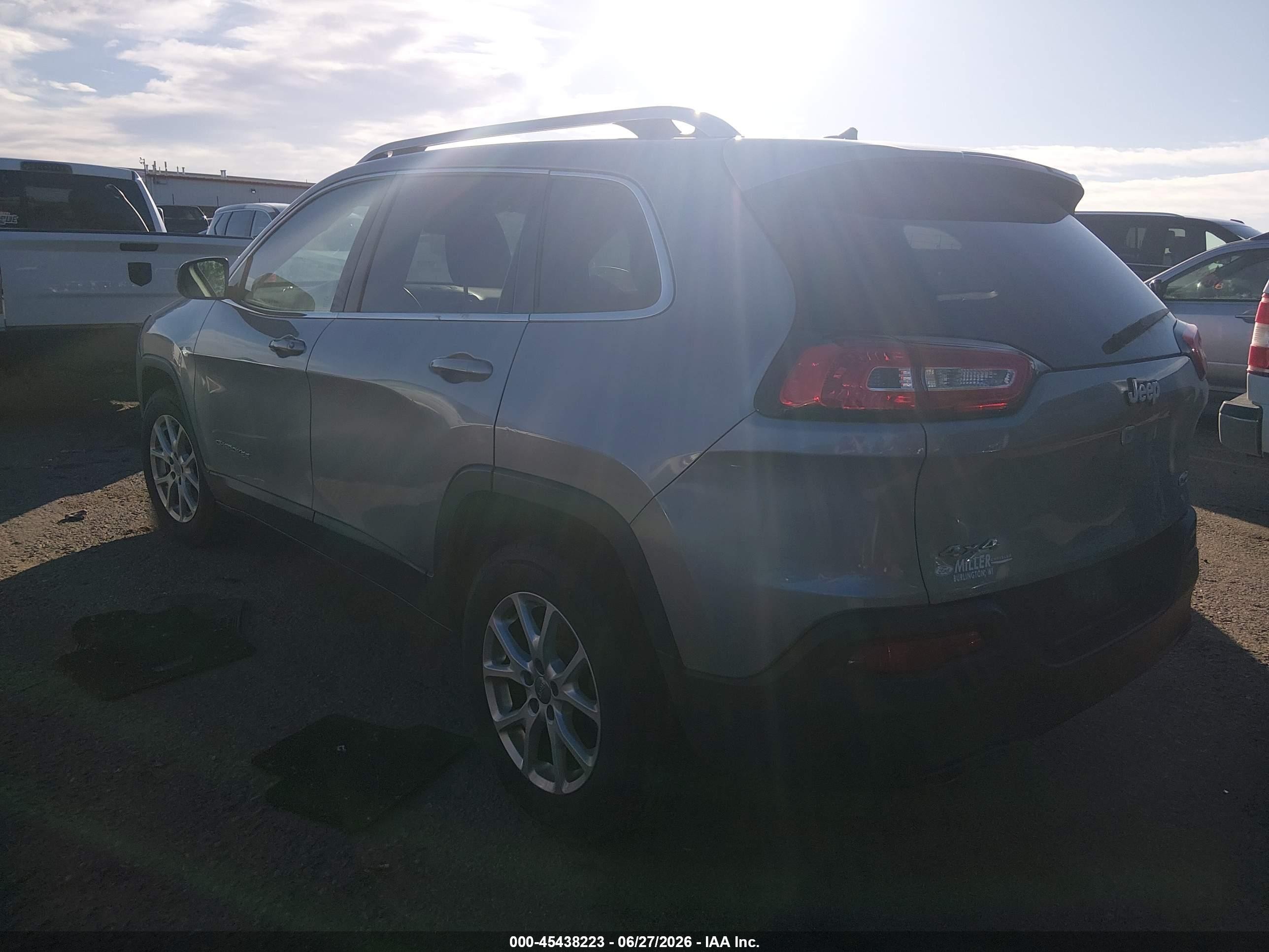 2015 Jeep Cherokee Latitude Silver vin: 1C4PJMCB8FW691395