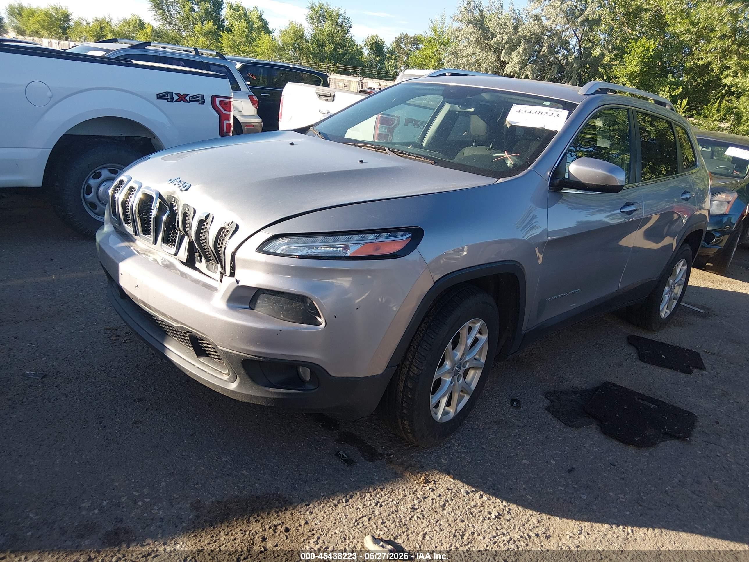 2015 Jeep Cherokee Latitude Silver vin: 1C4PJMCB8FW691395