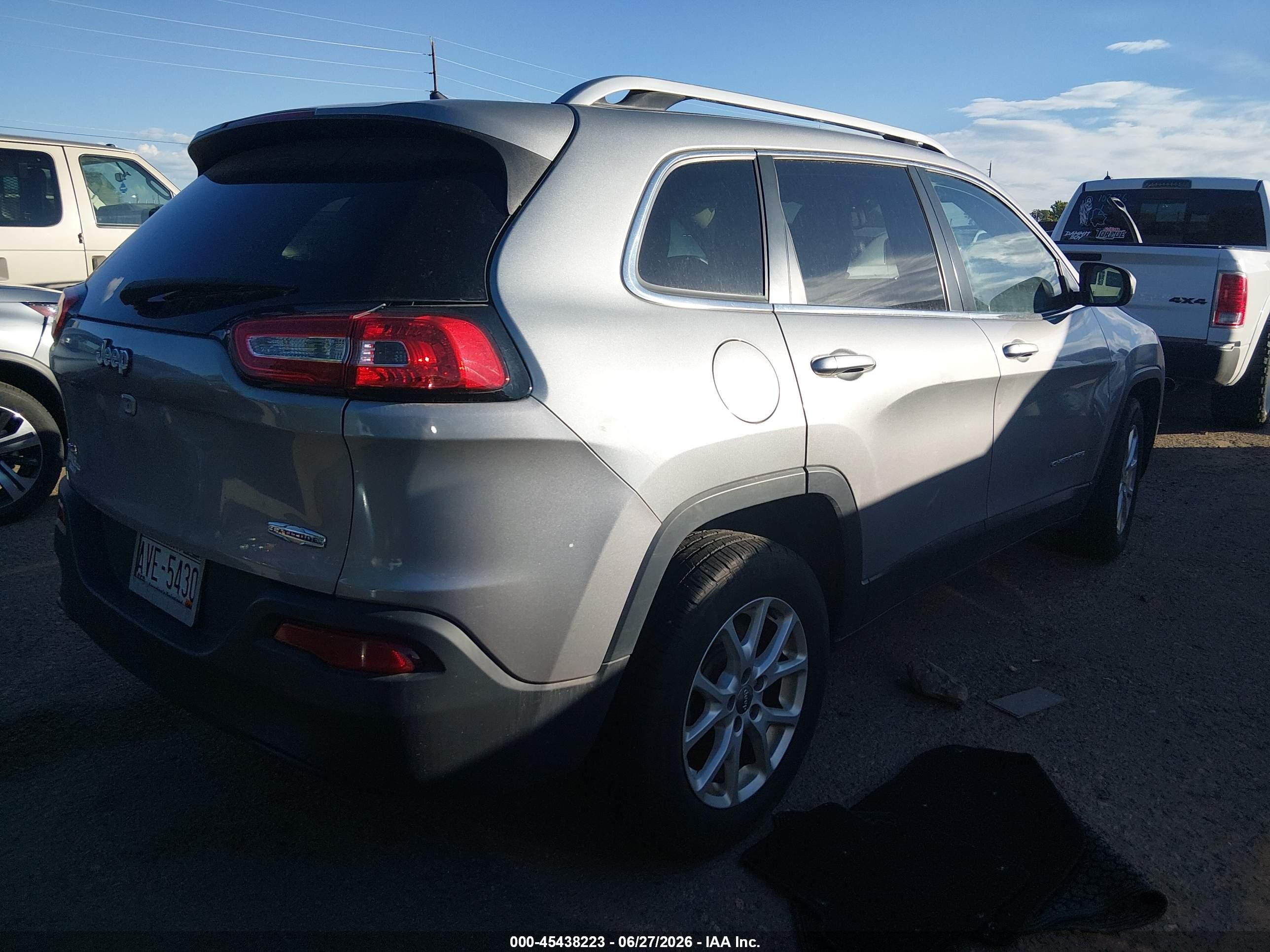 2015 Jeep Cherokee Latitude Silver vin: 1C4PJMCB8FW691395