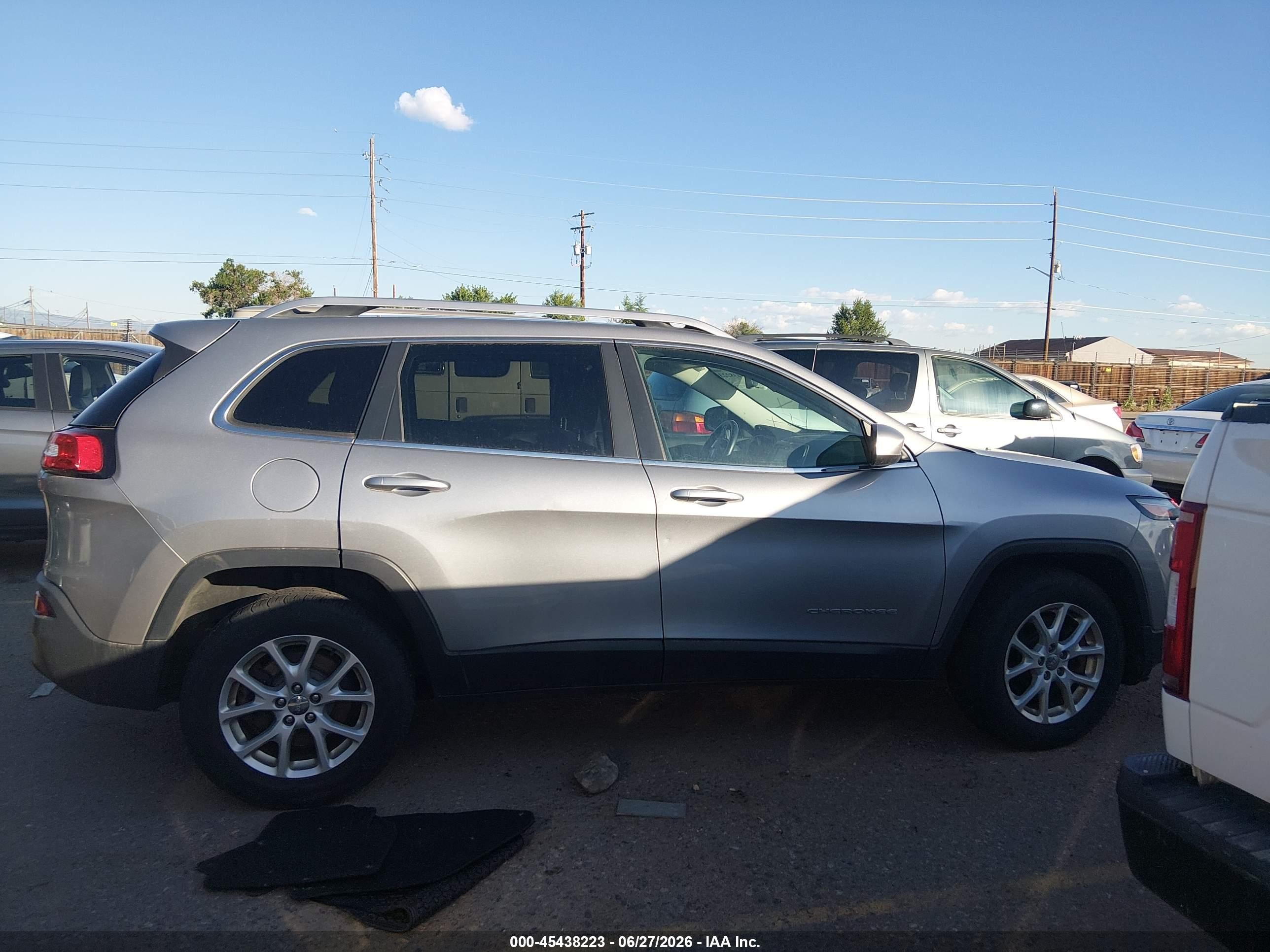 2015 Jeep Cherokee Latitude Silver vin: 1C4PJMCB8FW691395