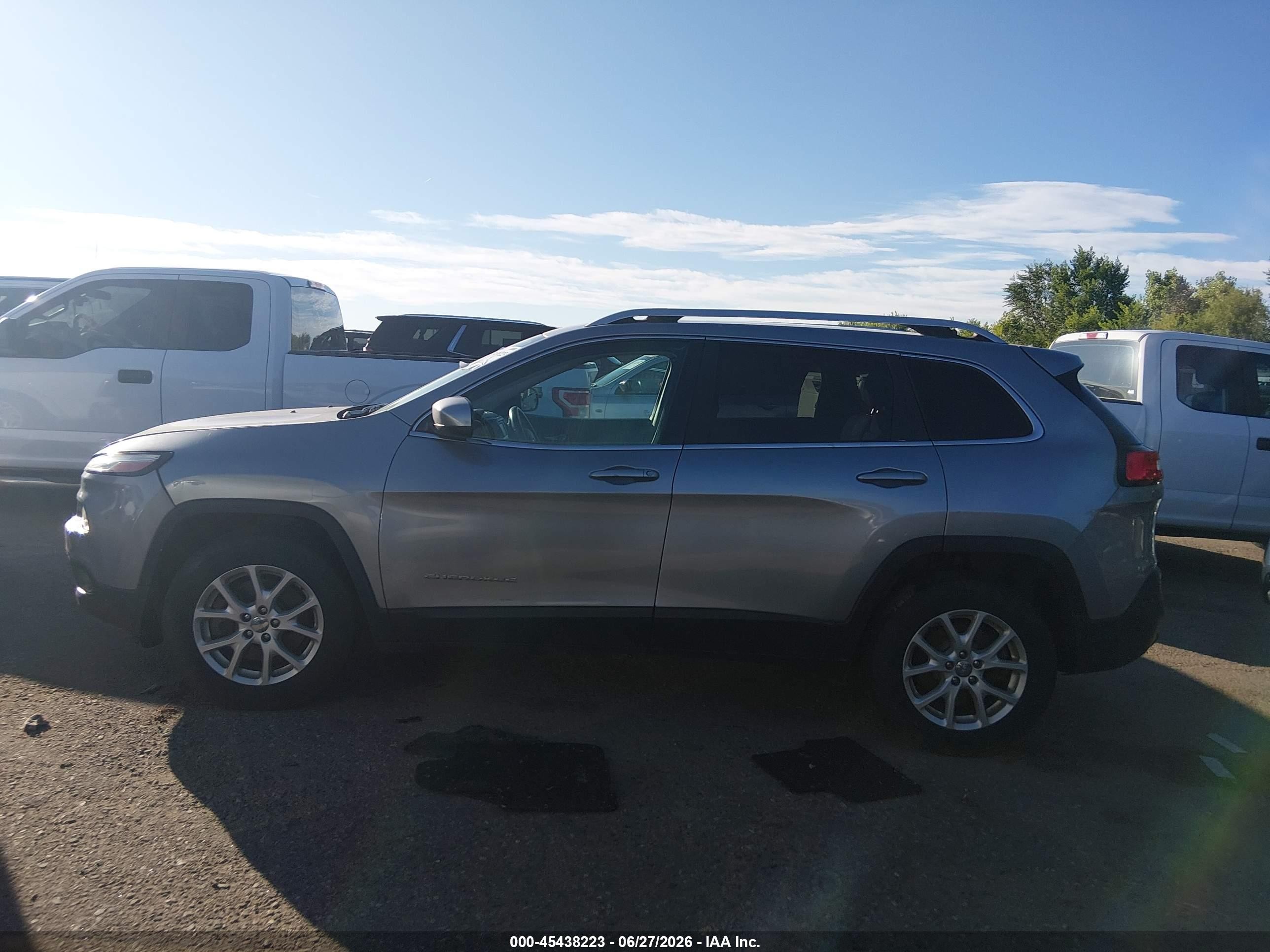 2015 Jeep Cherokee Latitude Silver vin: 1C4PJMCB8FW691395