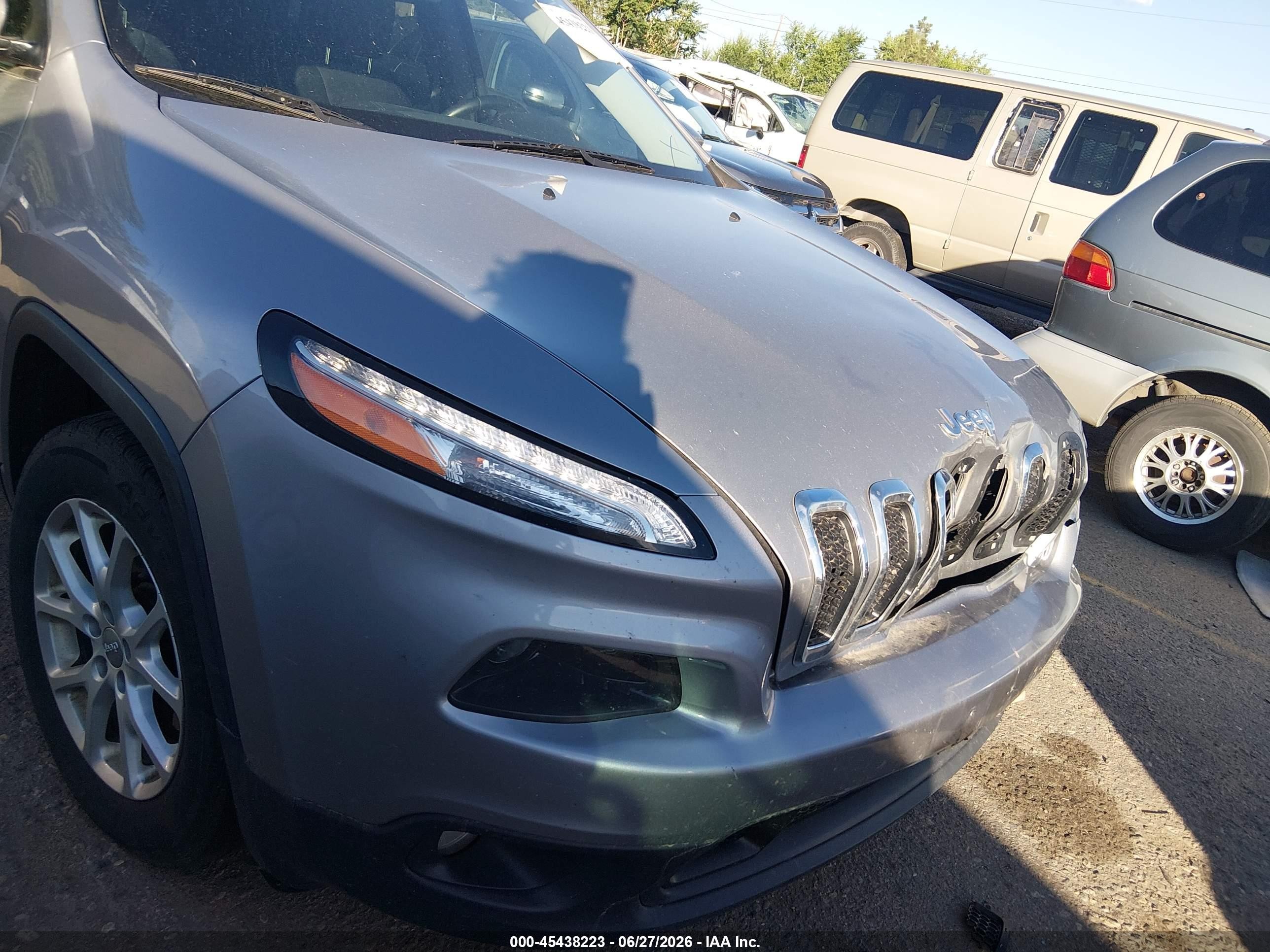2015 Jeep Cherokee Latitude Silver vin: 1C4PJMCB8FW691395
