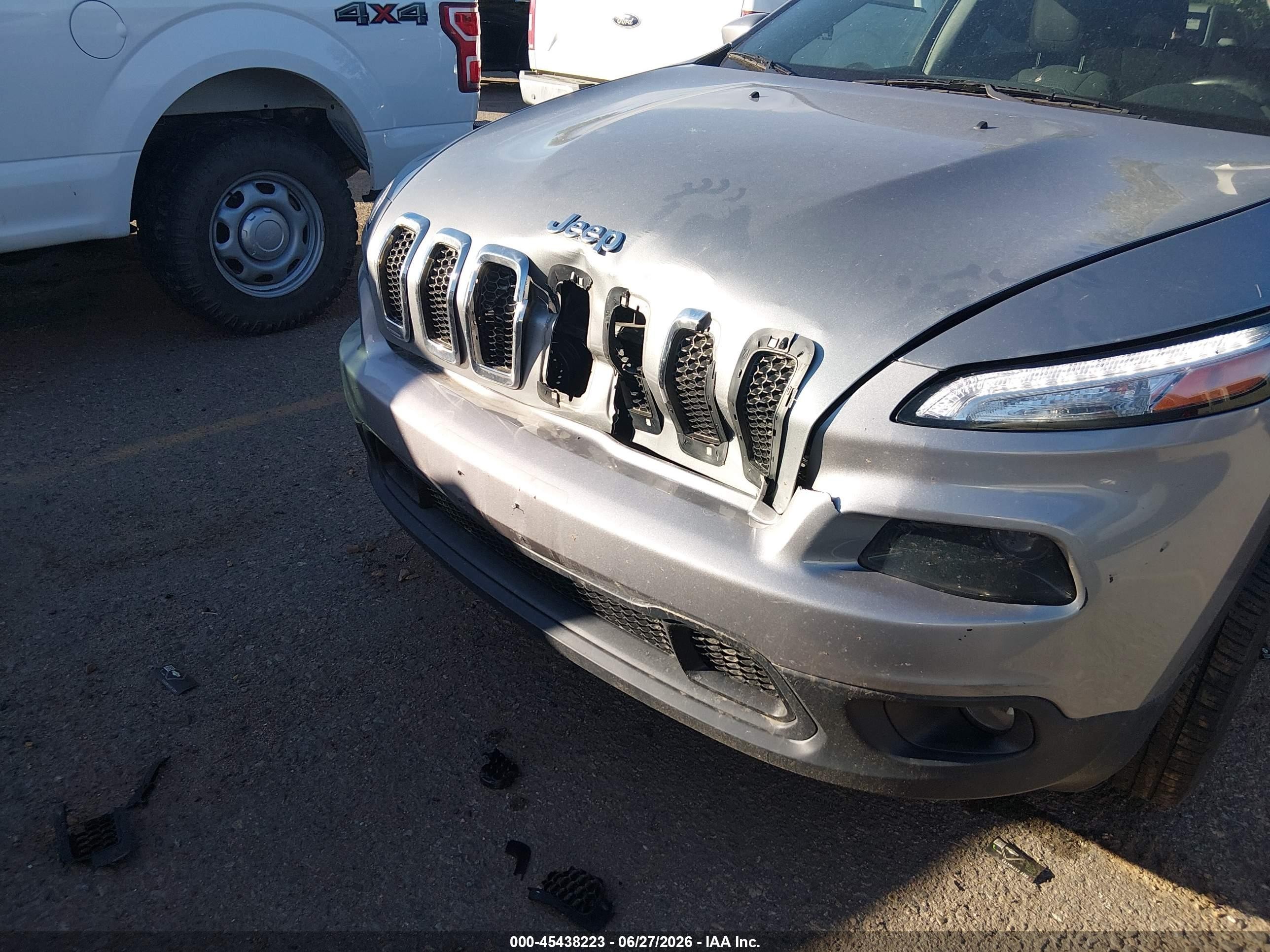 2015 Jeep Cherokee Latitude Silver vin: 1C4PJMCB8FW691395