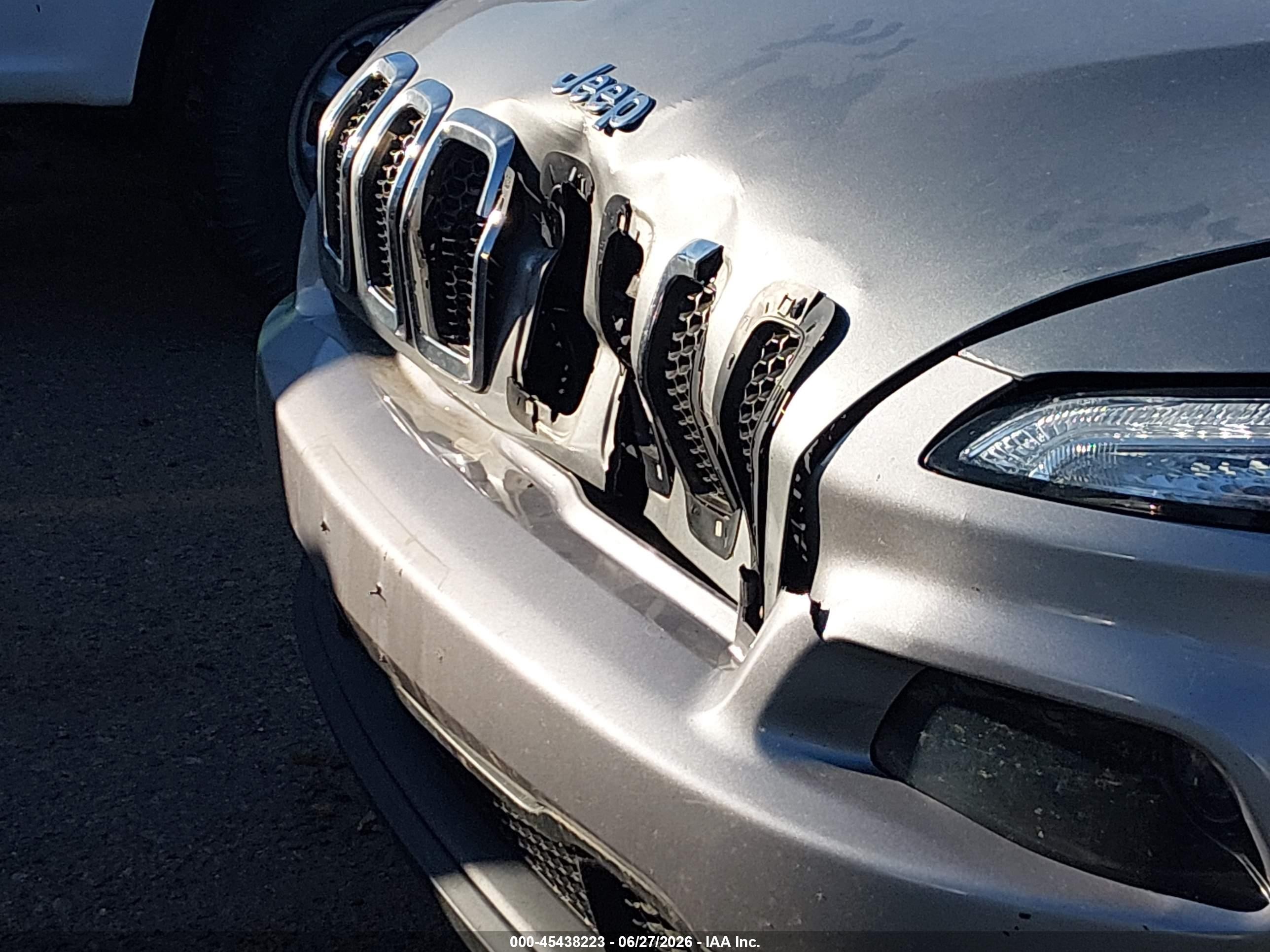 2015 Jeep Cherokee Latitude Silver vin: 1C4PJMCB8FW691395