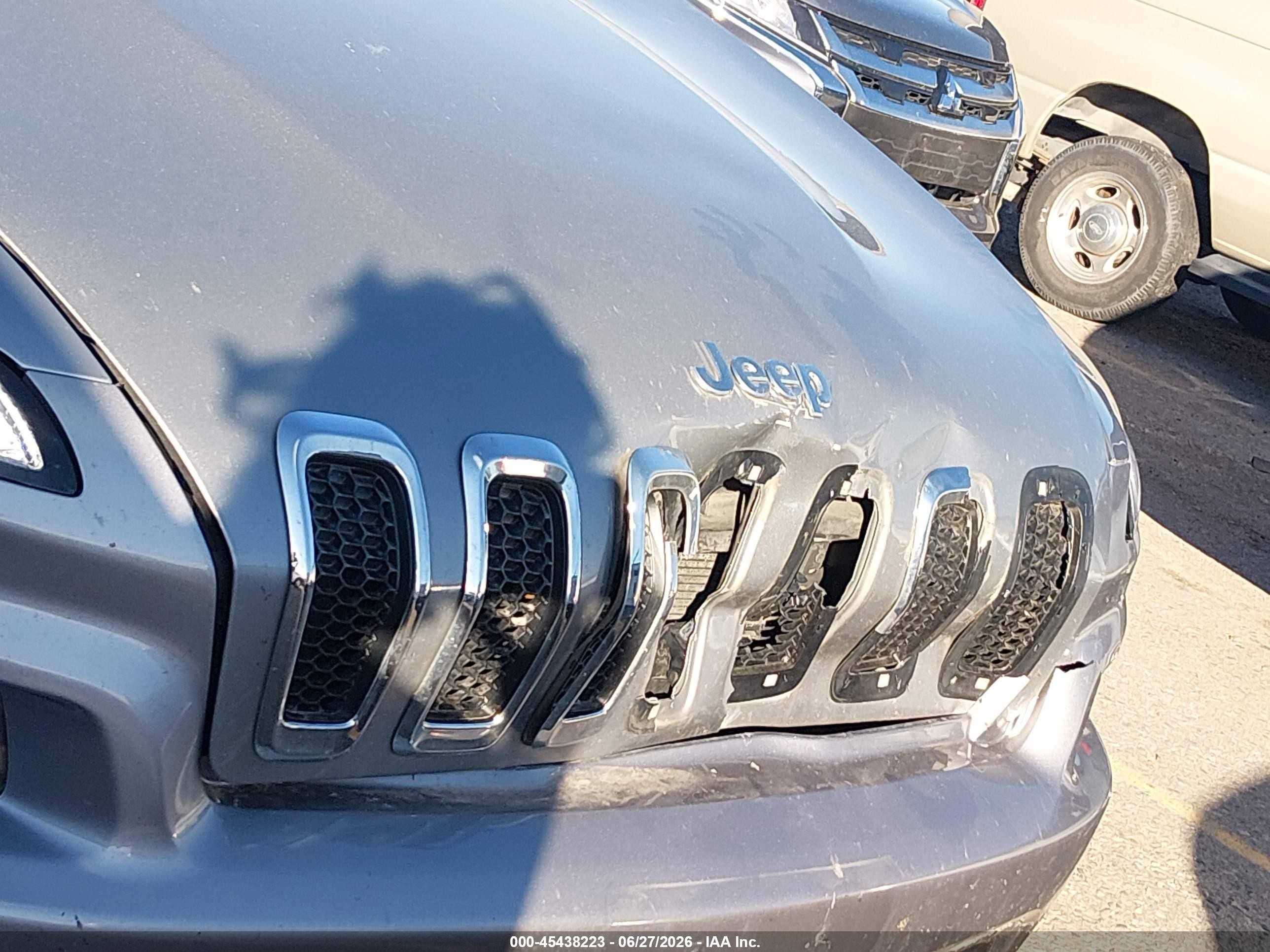 2015 Jeep Cherokee Latitude Silver vin: 1C4PJMCB8FW691395