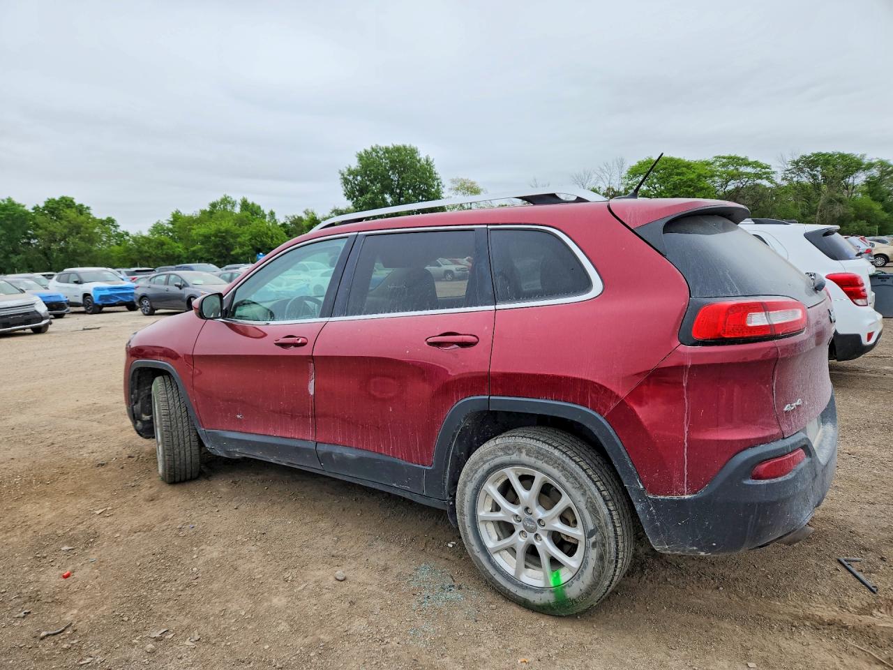 2015 Jeep Cherokee Latitude Red vin: 1C4PJMCB8FW715534