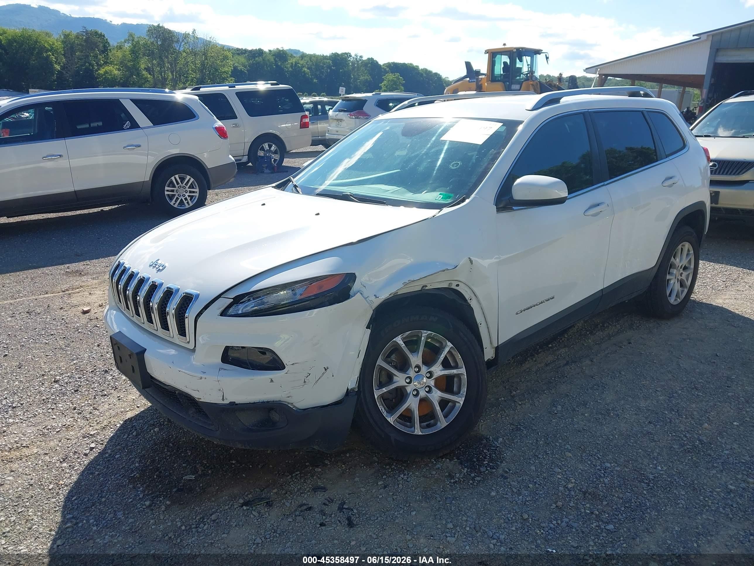 2015 Jeep Cherokee Latitude White vin: 1C4PJMCB8FW739297