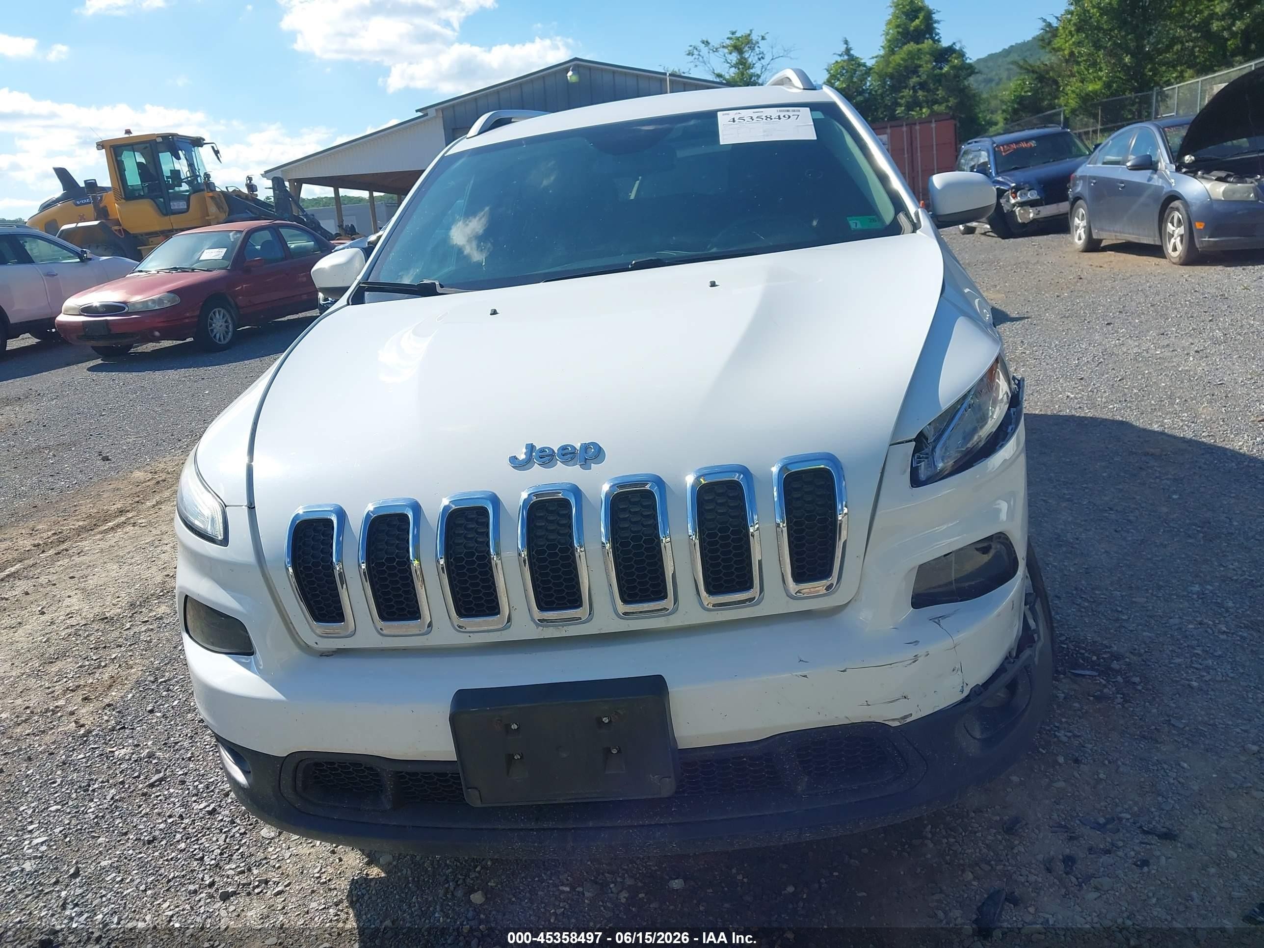 2015 Jeep Cherokee Latitude White vin: 1C4PJMCB8FW739297