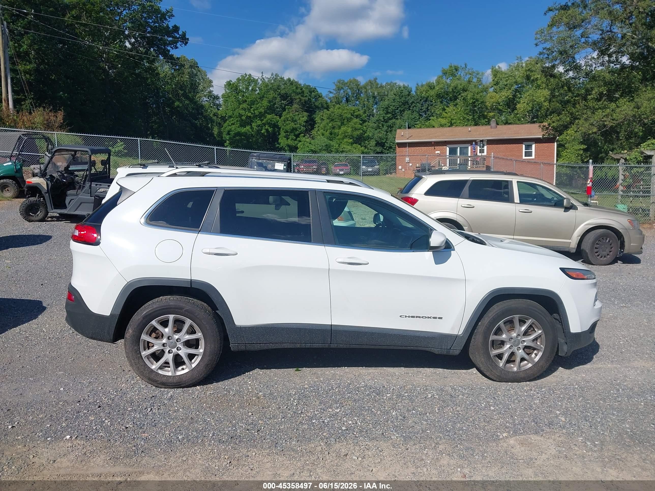 2015 Jeep Cherokee Latitude White vin: 1C4PJMCB8FW739297