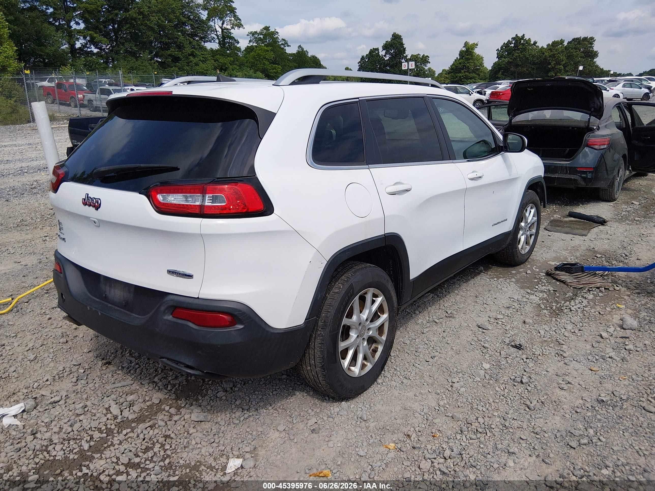 2015 Jeep Cherokee Latitude White vin: 1C4PJMCB8FW792226