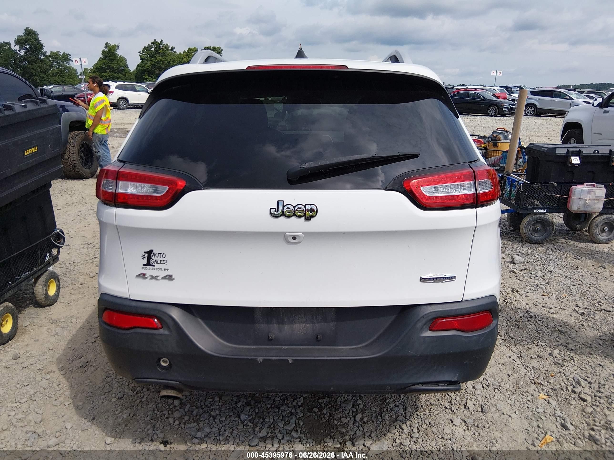 2015 Jeep Cherokee Latitude White vin: 1C4PJMCB8FW792226