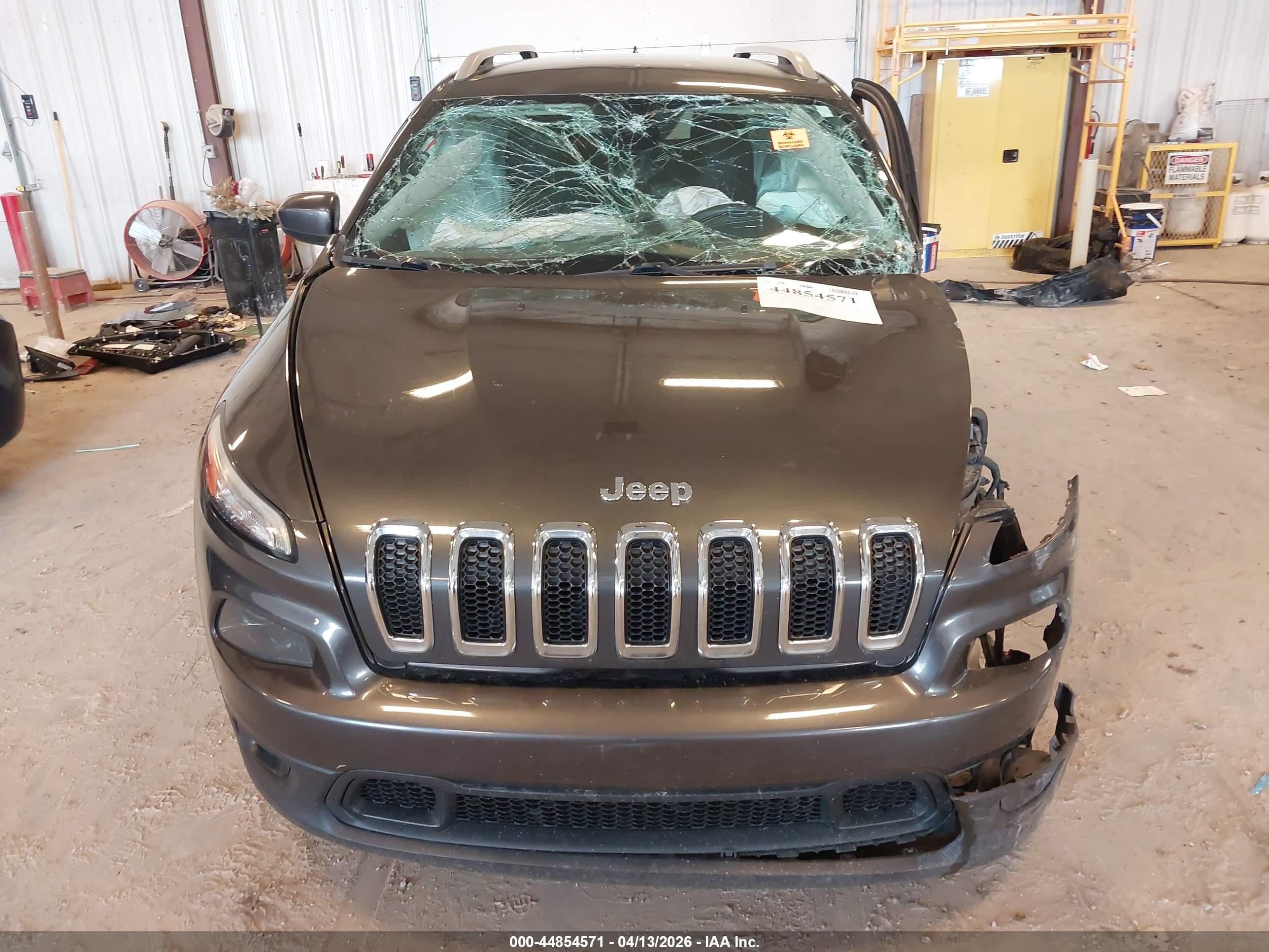 2015 Jeep Cherokee Latitude Gray vin: 1C4PJMCB8FW793134