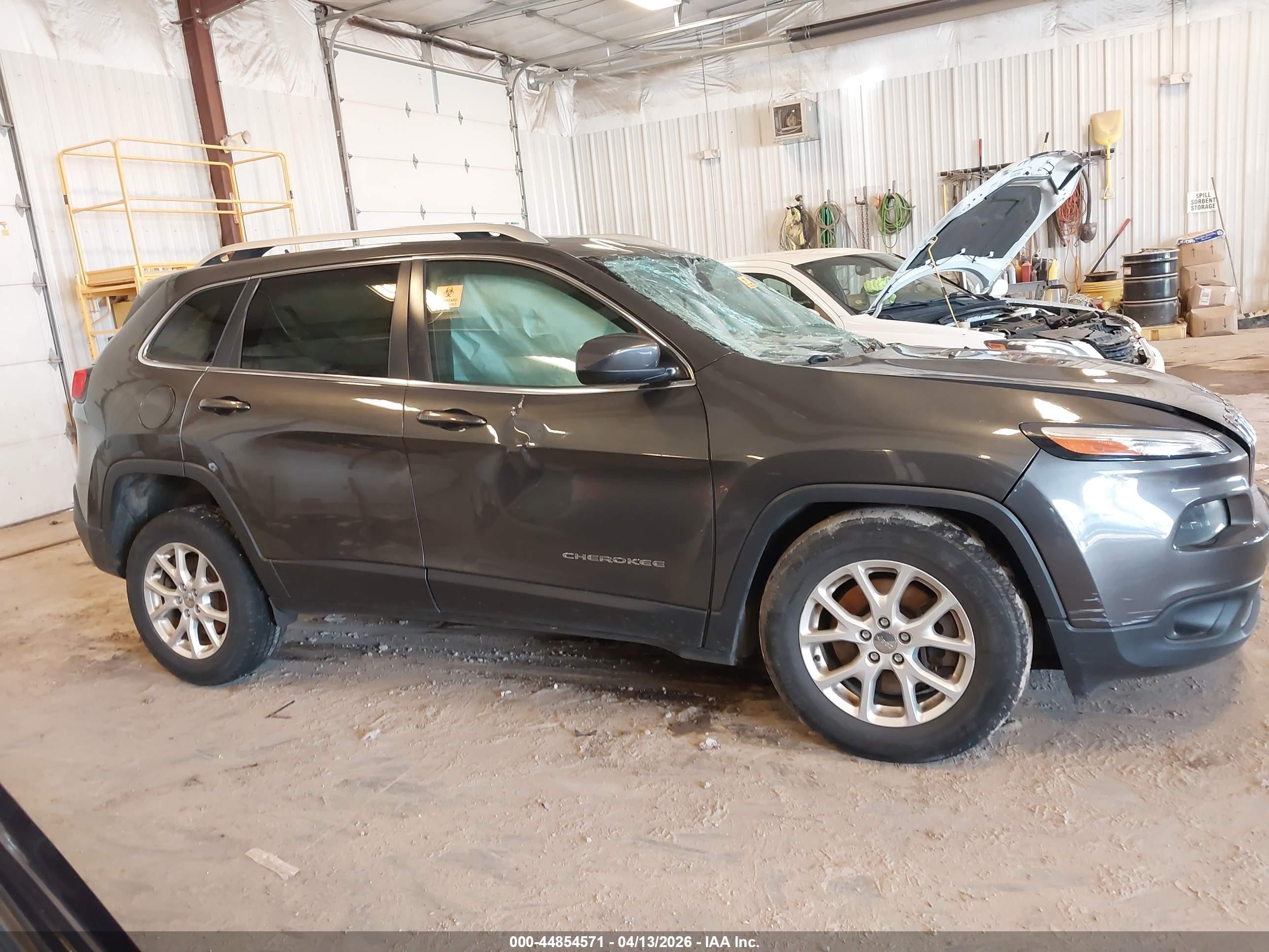2015 Jeep Cherokee Latitude Gray vin: 1C4PJMCB8FW793134