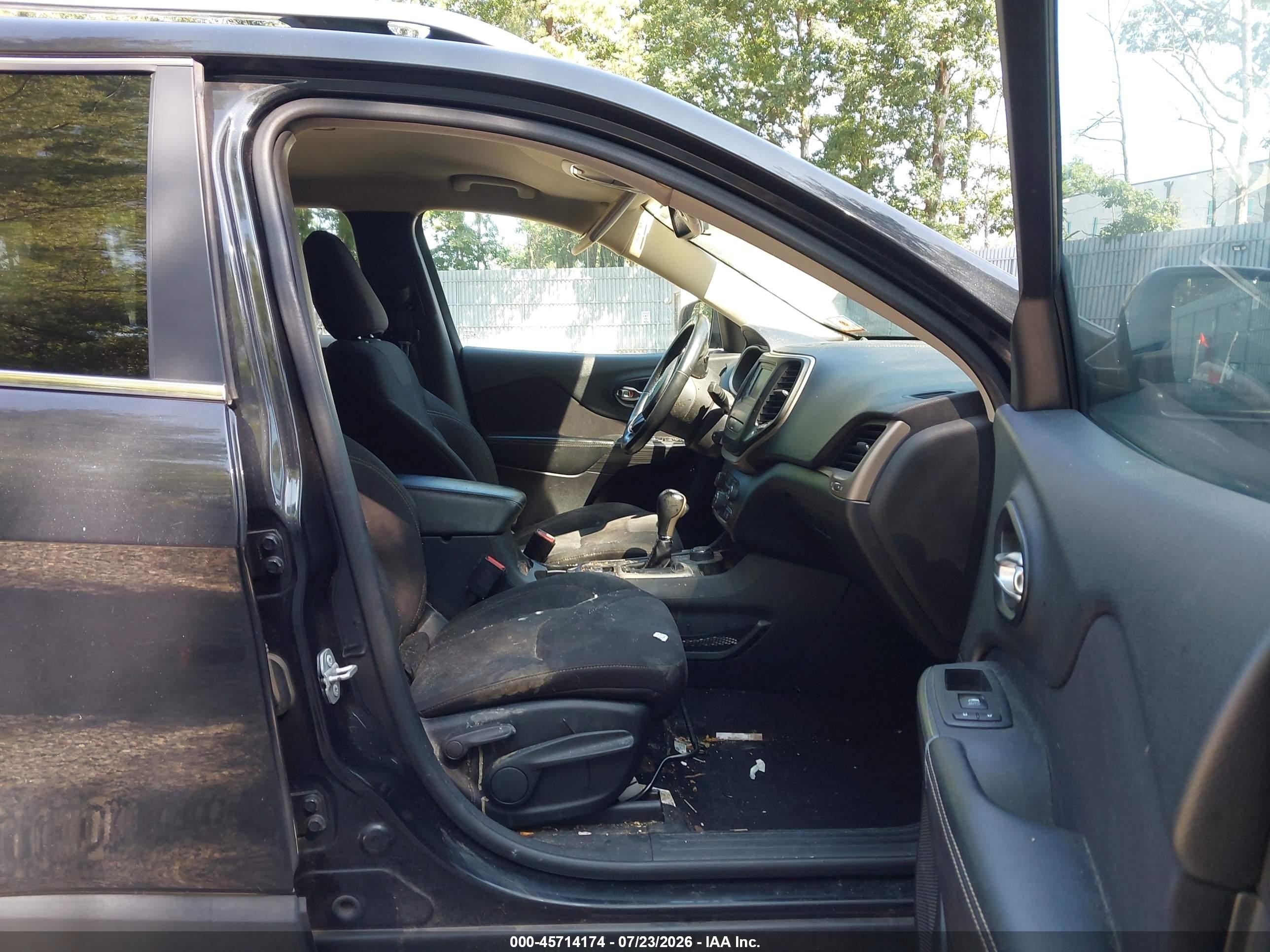 2015 Jeep Cherokee Latitude Black vin: 1C4PJMCB8FW794929