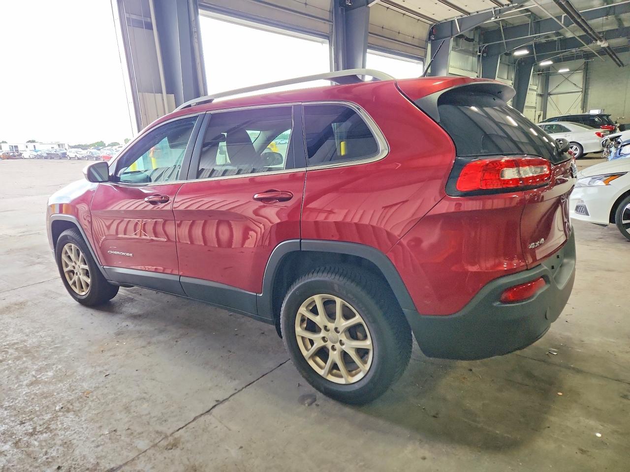 2016 Jeep Cherokee Latitude Maroon vin: 1C4PJMCB8GW174664