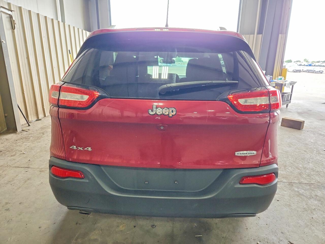 2016 Jeep Cherokee Latitude Maroon vin: 1C4PJMCB8GW174664