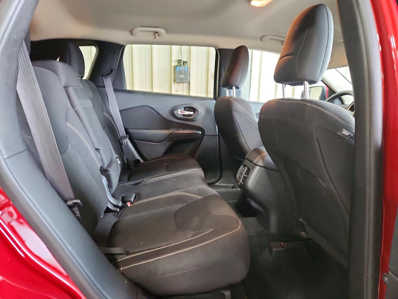 2016 Jeep Cherokee Latitude Maroon vin: 1C4PJMCB8GW174664