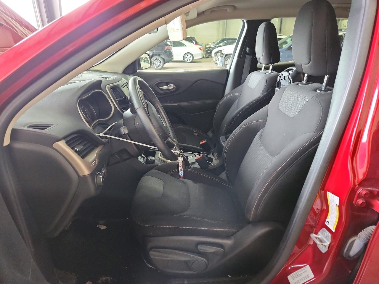 2016 Jeep Cherokee Latitude Maroon vin: 1C4PJMCB8GW174664