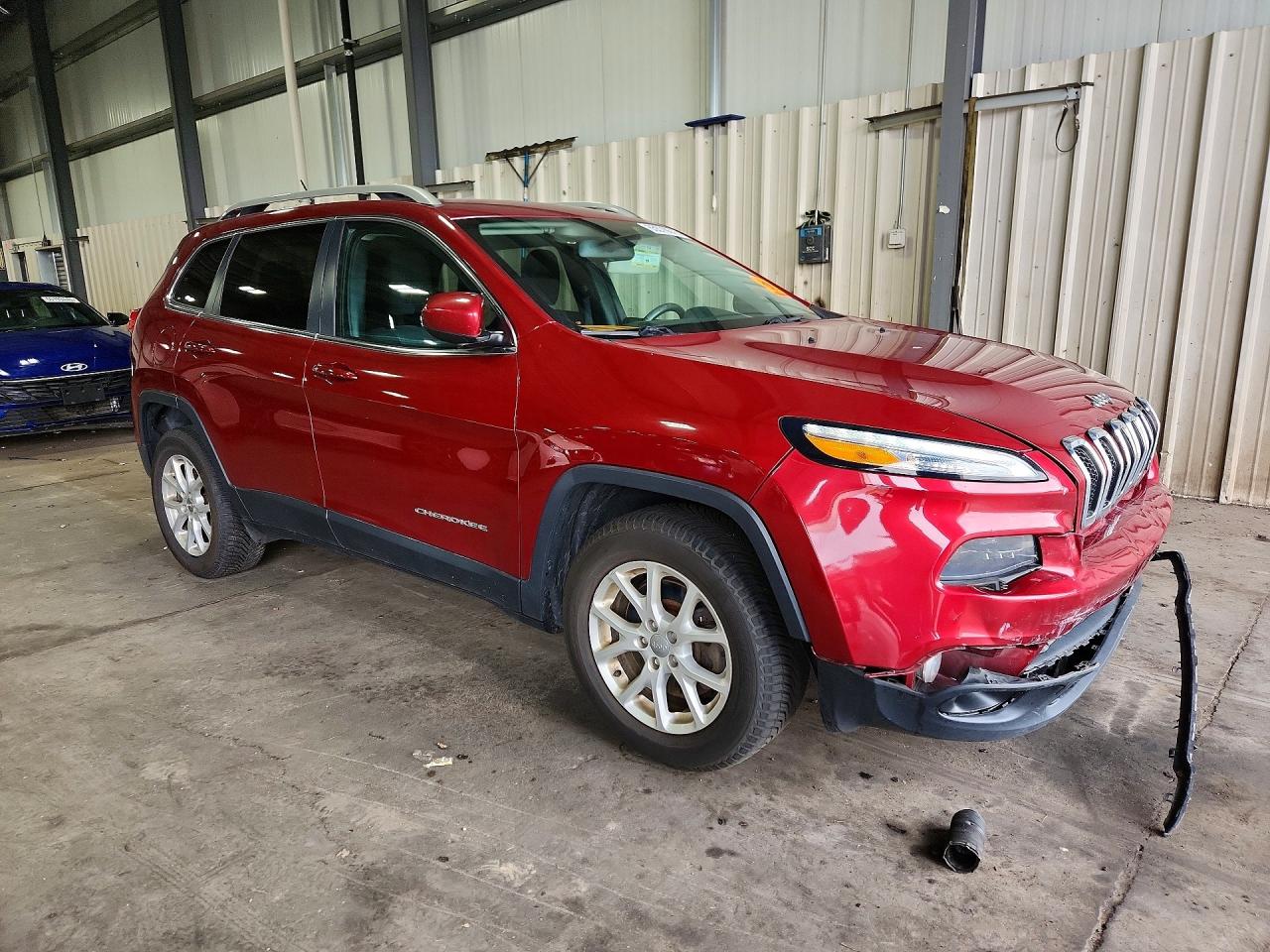 2016 Jeep Cherokee Latitude Maroon vin: 1C4PJMCB8GW174664