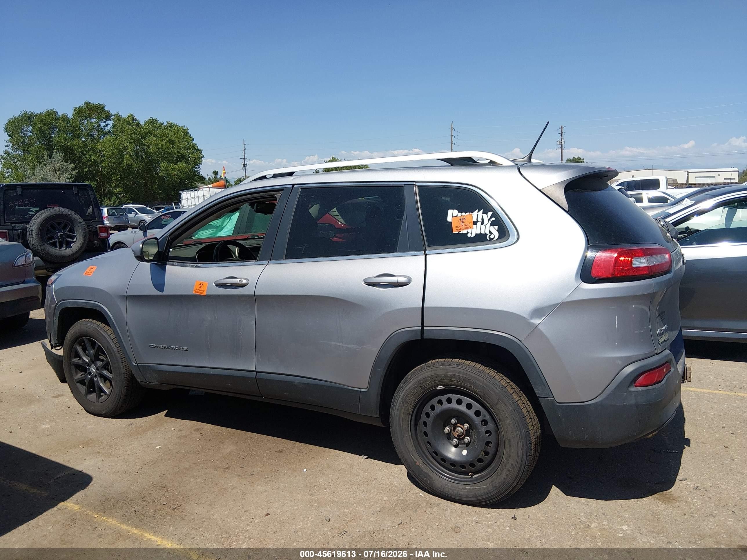 2014 Jeep Cherokee Latitude Silver vin: 1C4PJMCB9EW126023