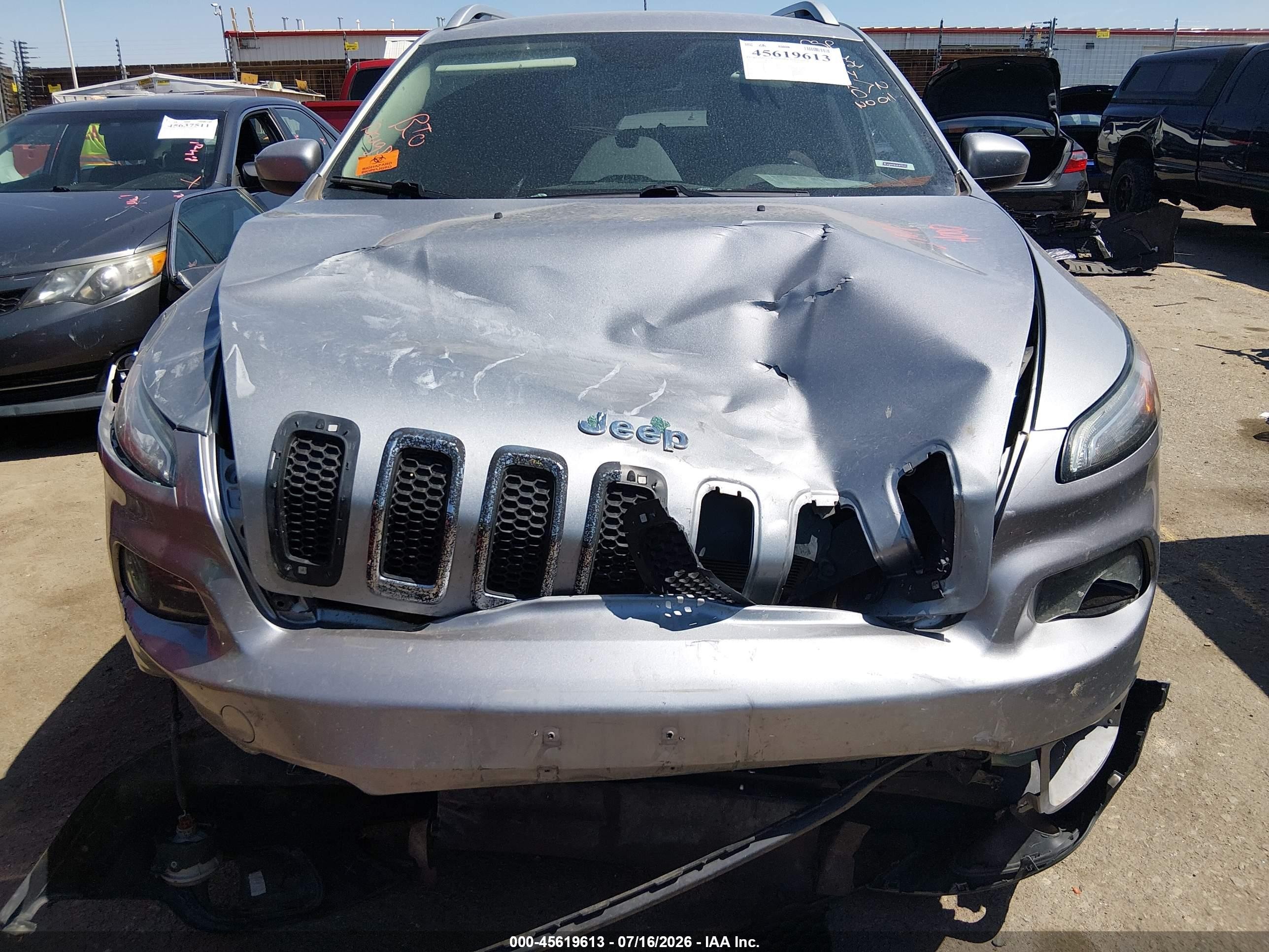 2014 Jeep Cherokee Latitude Silver vin: 1C4PJMCB9EW126023