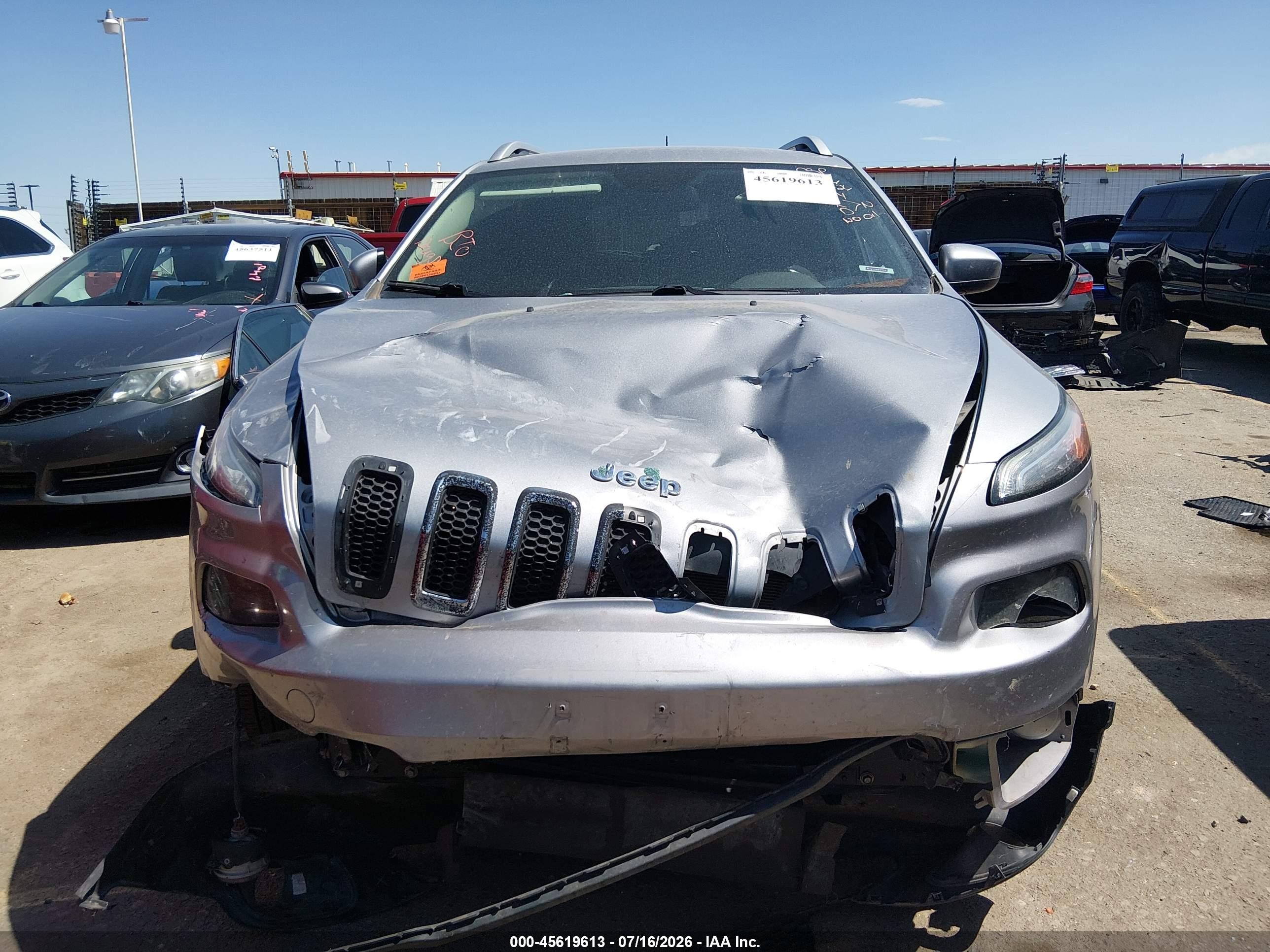 2014 Jeep Cherokee Latitude Silver vin: 1C4PJMCB9EW126023