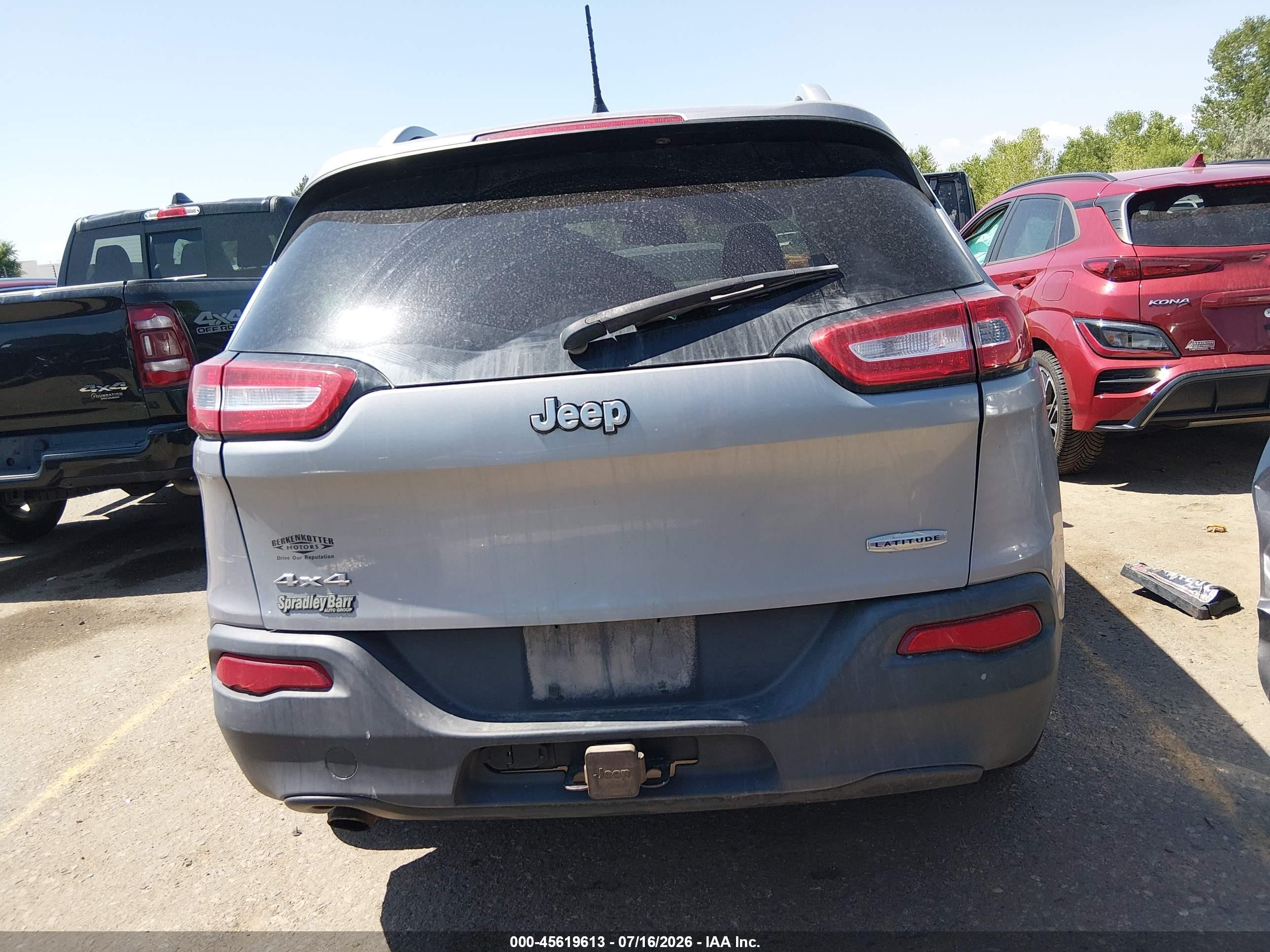 2014 Jeep Cherokee Latitude Silver vin: 1C4PJMCB9EW126023