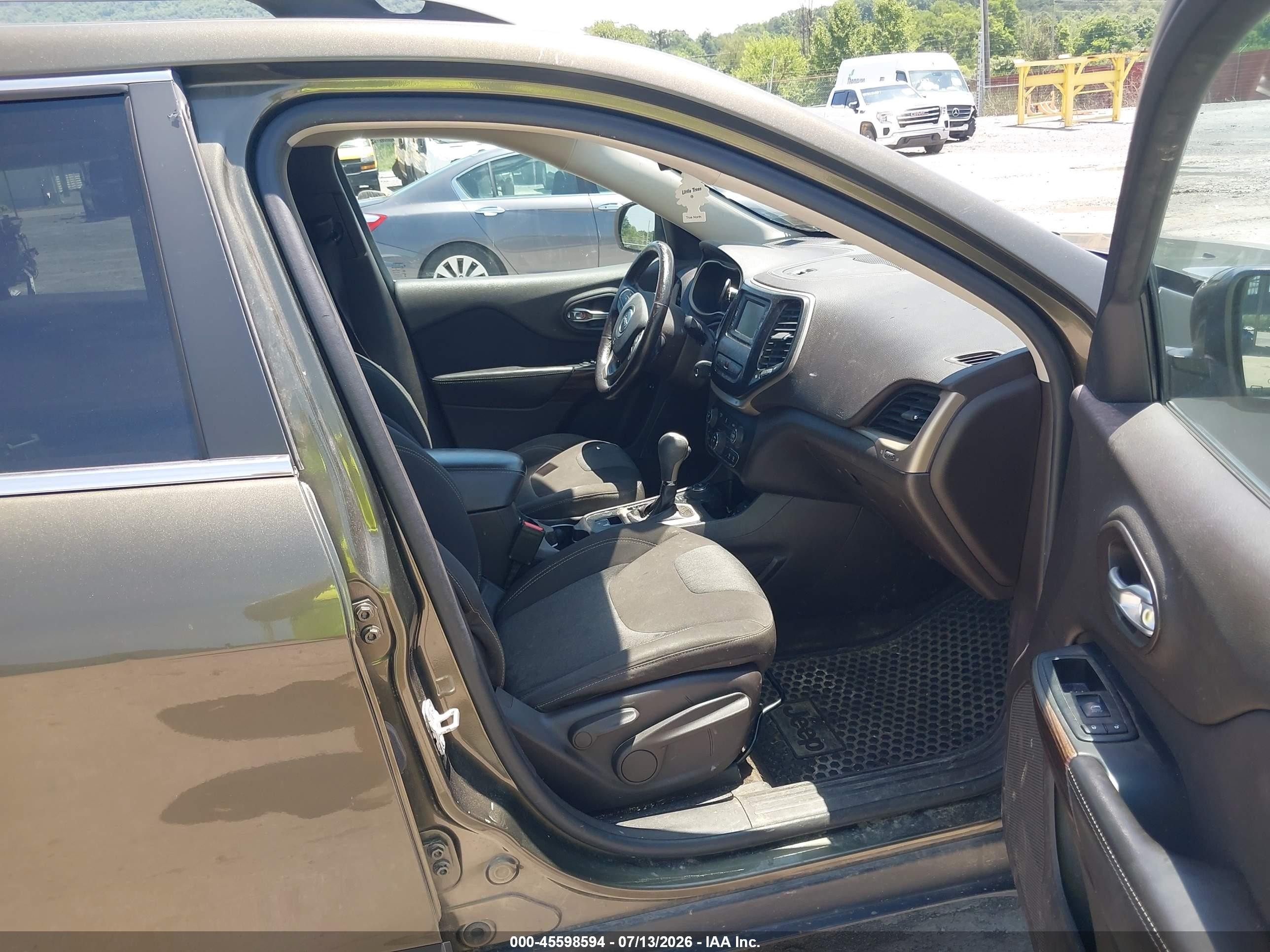 2014 Jeep Cherokee Latitude Зеленый vin: 1C4PJMCB9EW197836