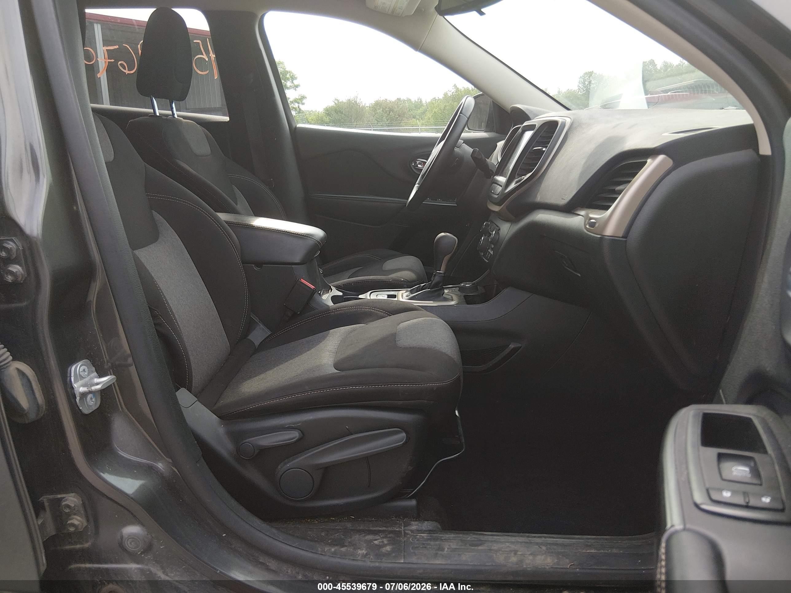 2014 Jeep Cherokee Latitude Gray vin: 1C4PJMCB9EW201397