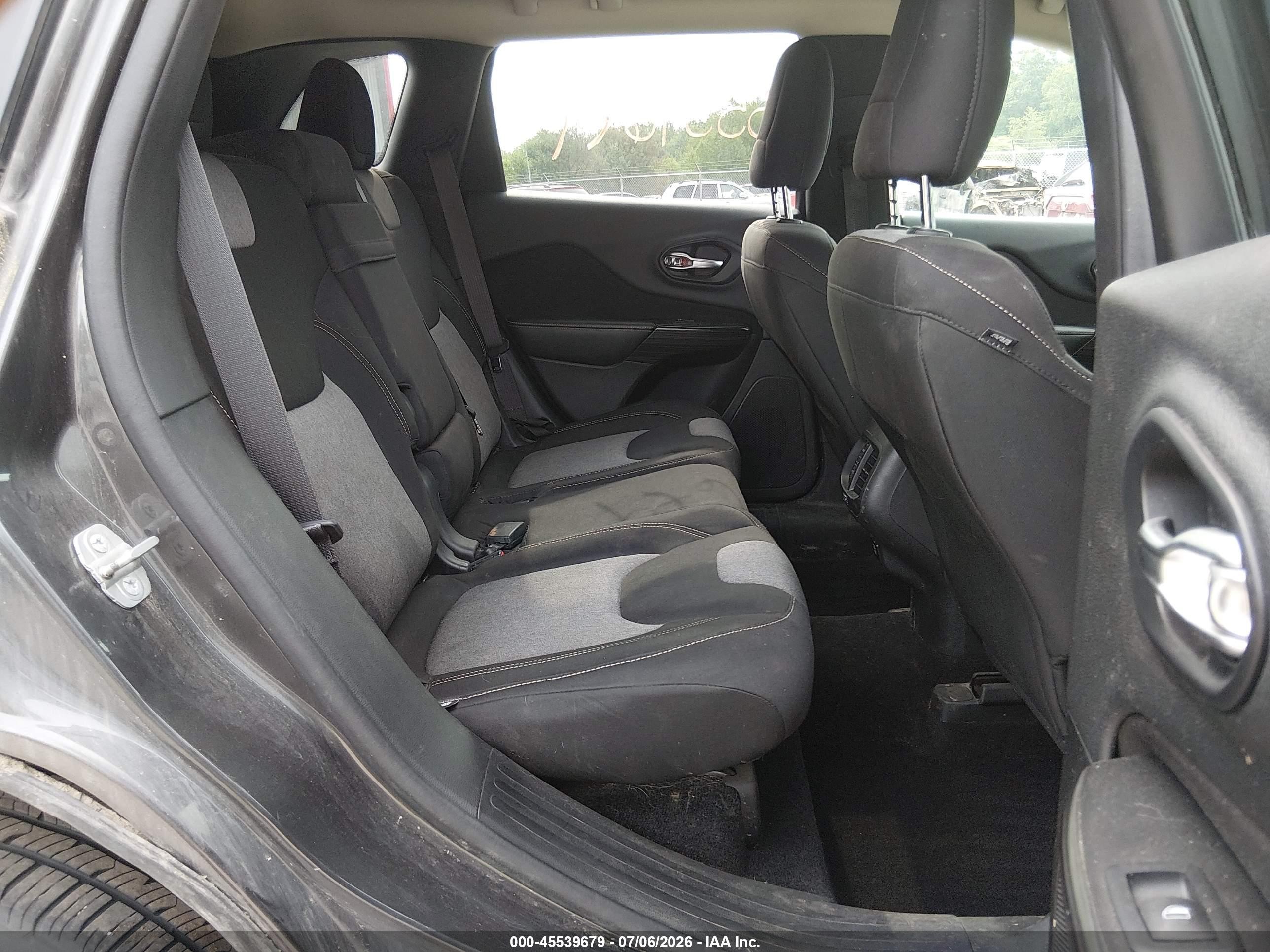 2014 Jeep Cherokee Latitude Gray vin: 1C4PJMCB9EW201397