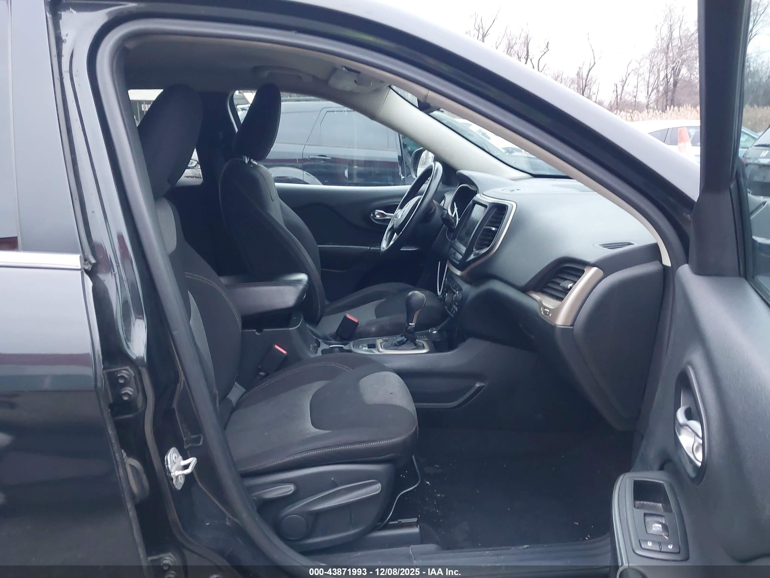 2014 Jeep Cherokee Latitude Black vin: 1C4PJMCB9EW226882
