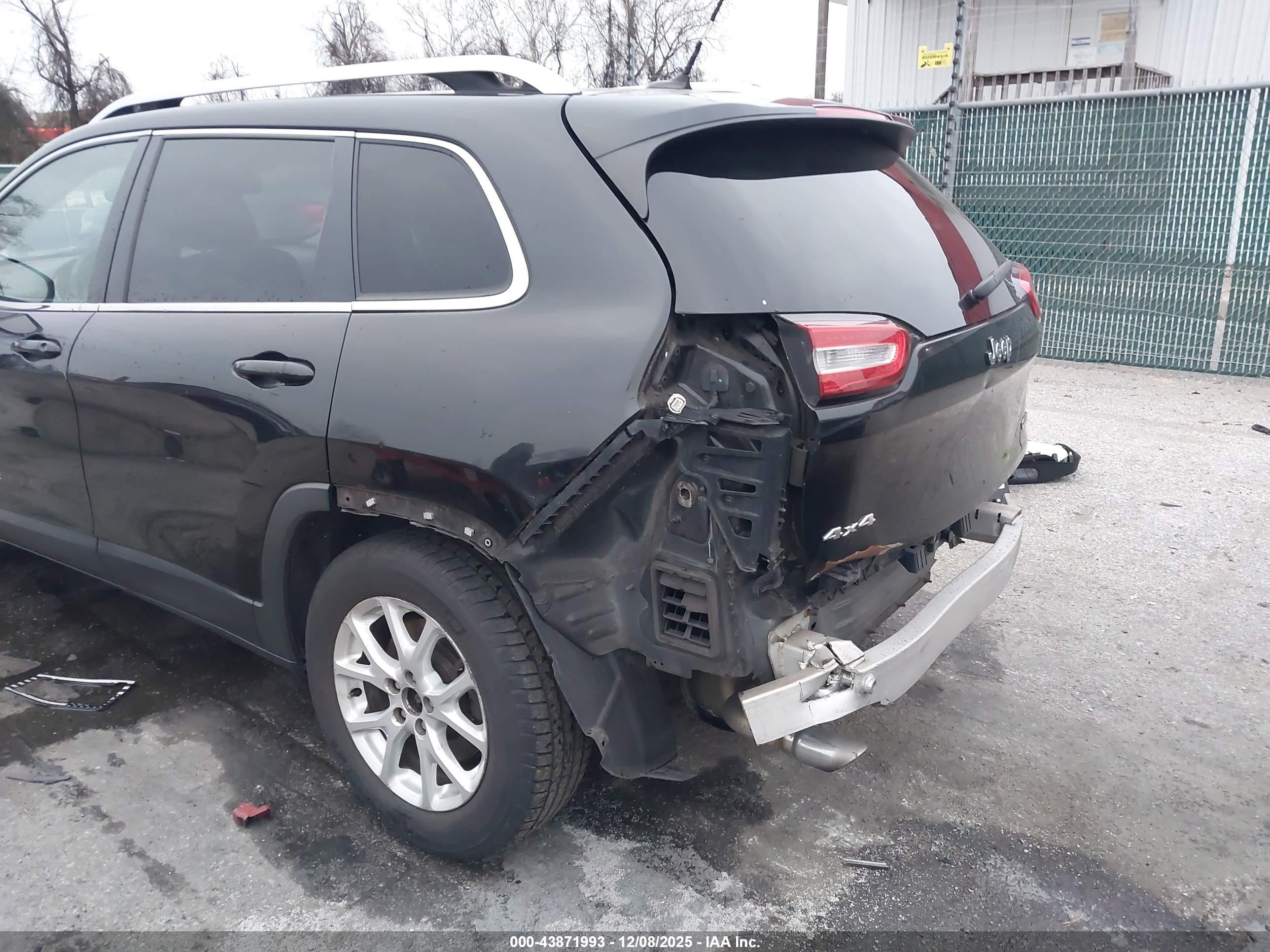 2014 Jeep Cherokee Latitude Black vin: 1C4PJMCB9EW226882