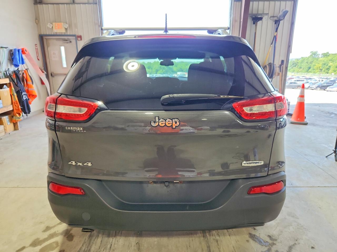 2014 Jeep Cherokee Latitude Gray vin: 1C4PJMCB9EW247523