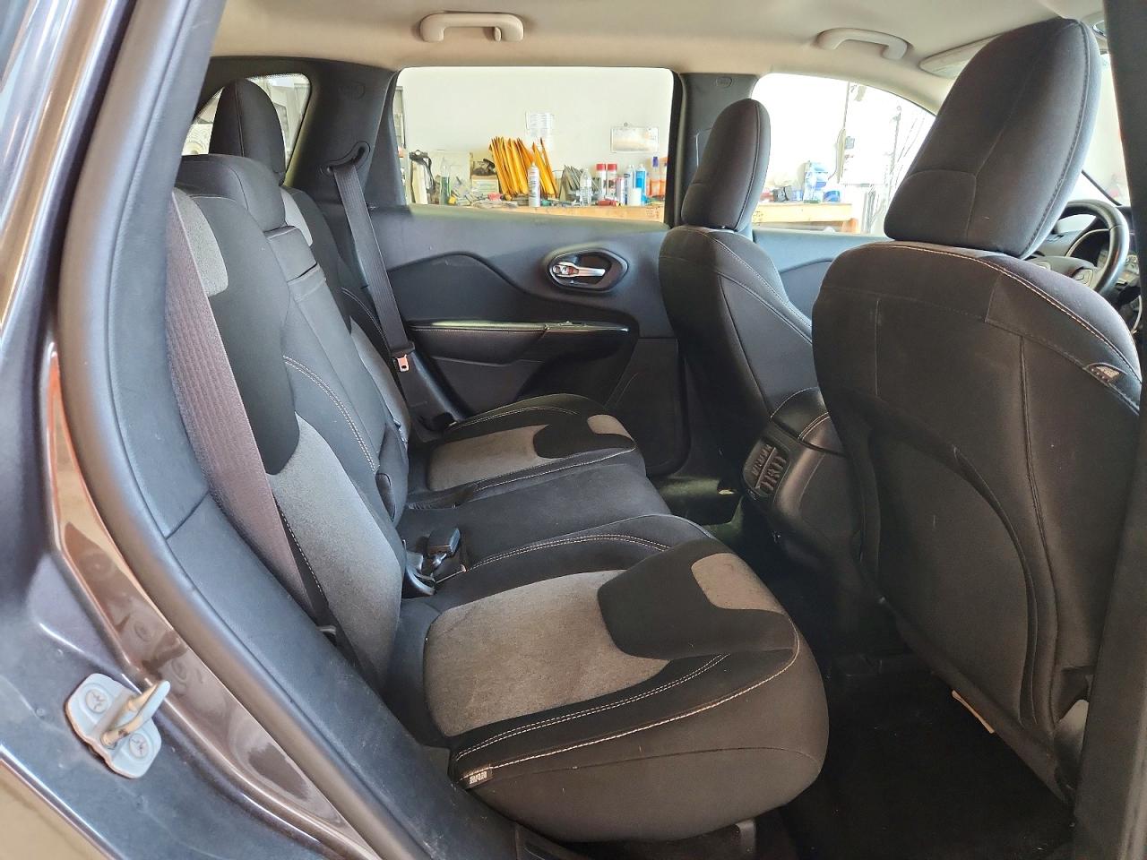 2014 Jeep Cherokee Latitude Gray vin: 1C4PJMCB9EW247523