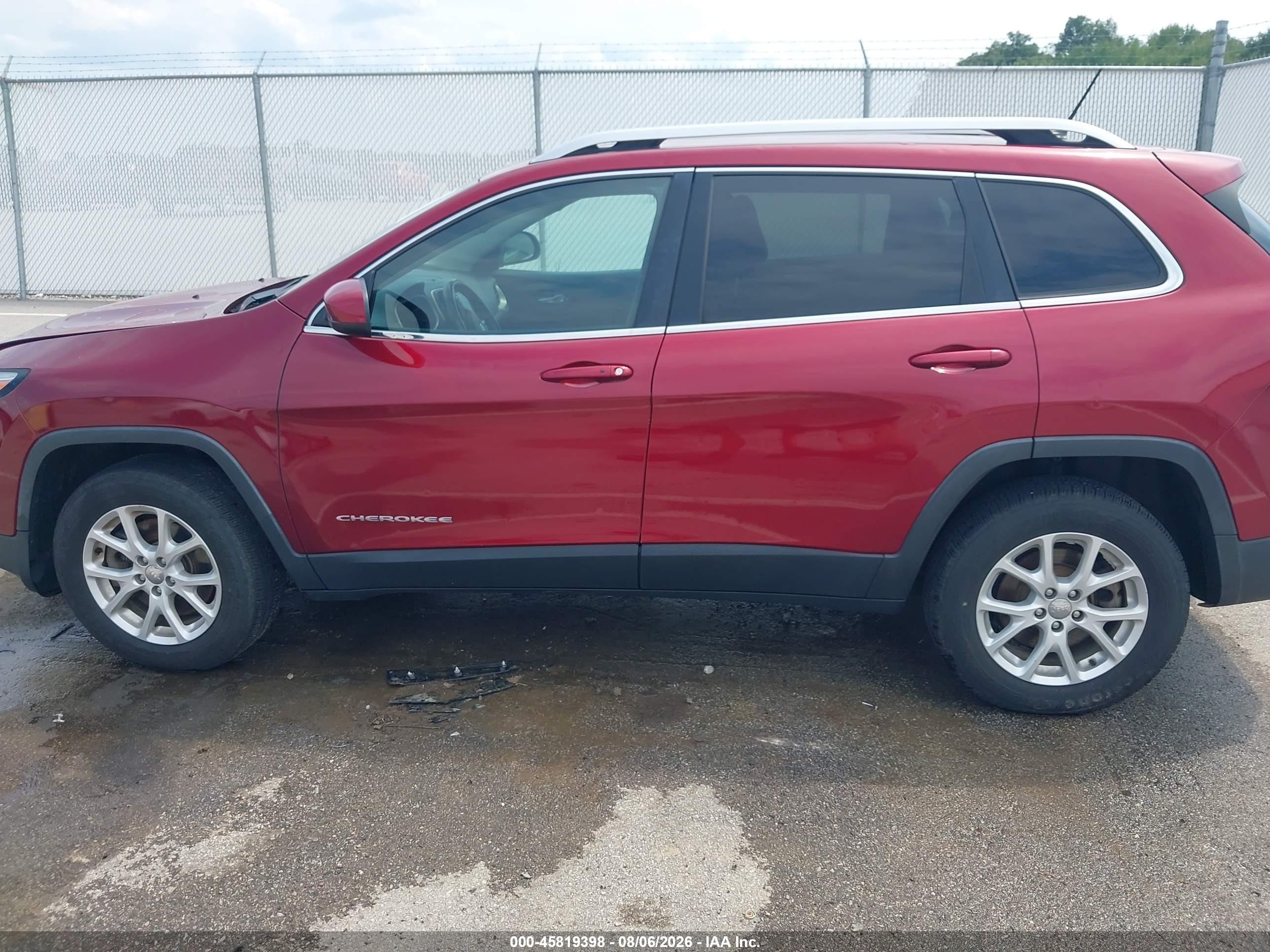 2015 Jeep Cherokee Latitude Red vin: 1C4PJMCB9FW595095