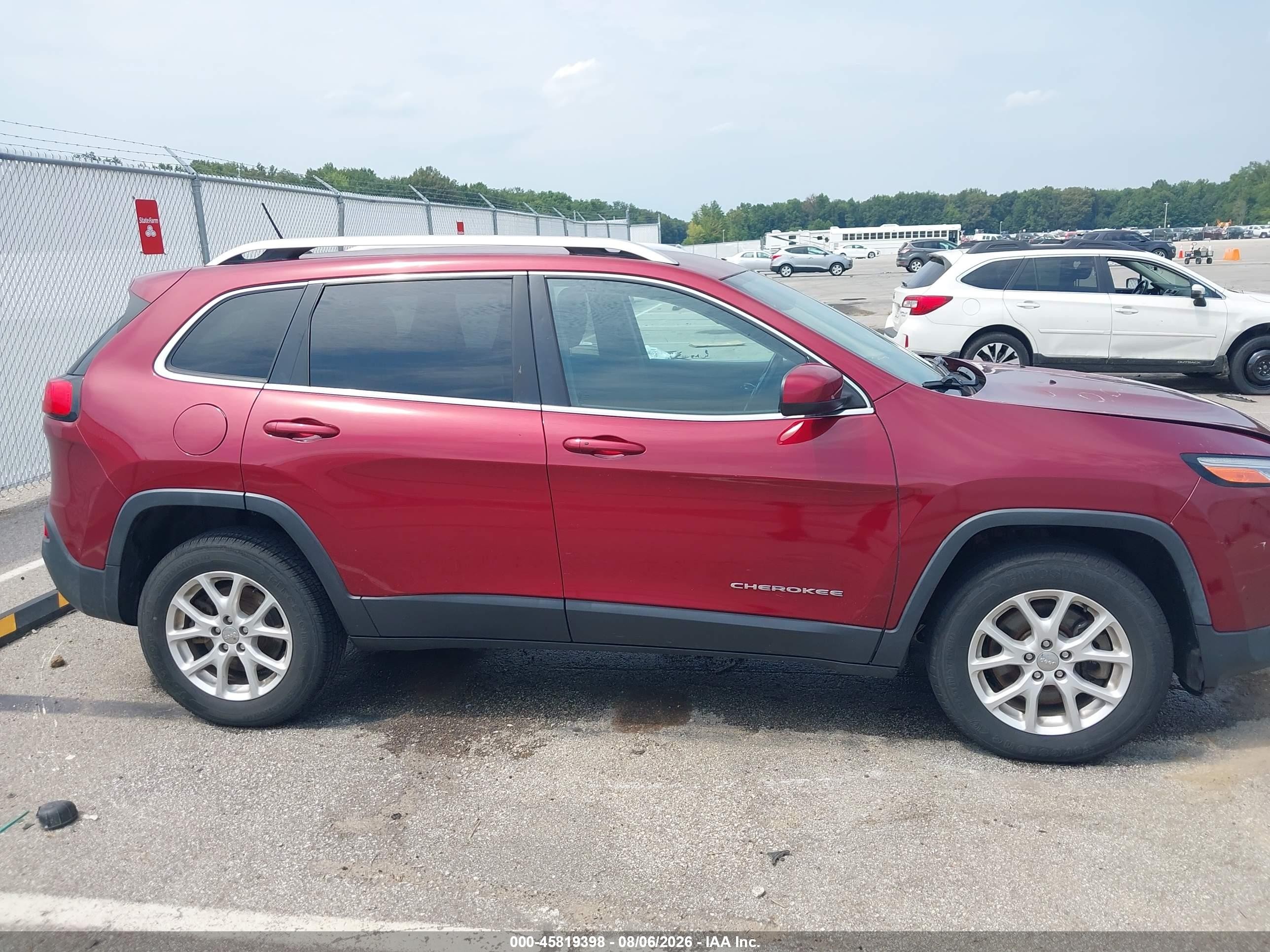 2015 Jeep Cherokee Latitude Red vin: 1C4PJMCB9FW595095