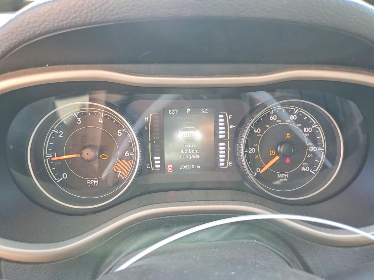 2015 Jeep Cherokee Latitude White vin: 1C4PJMCB9FW639600