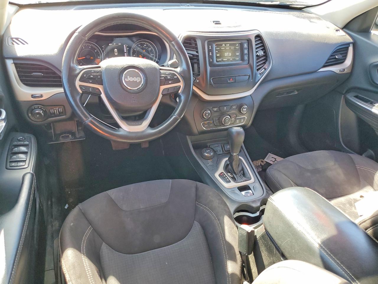 2015 Jeep Cherokee Latitude White vin: 1C4PJMCB9FW639600