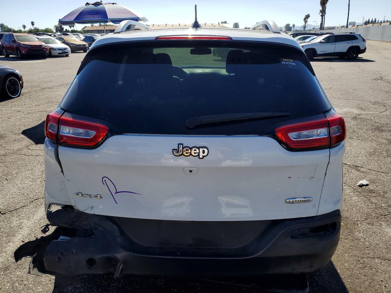 2015 Jeep Cherokee Latitude White vin: 1C4PJMCB9FW639600