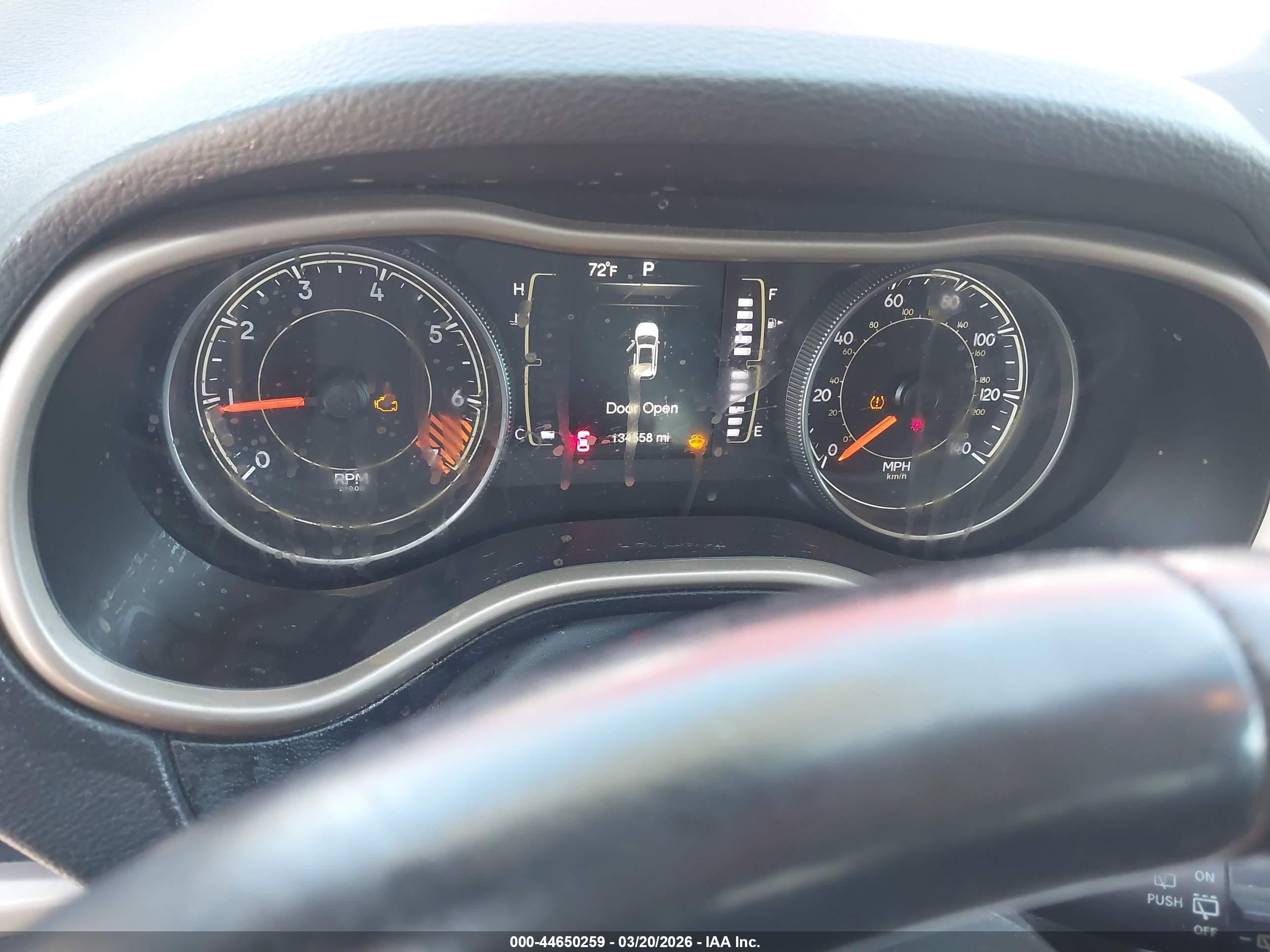2015 Jeep Cherokee Latitude Красный vin: 1C4PJMCB9FW697402