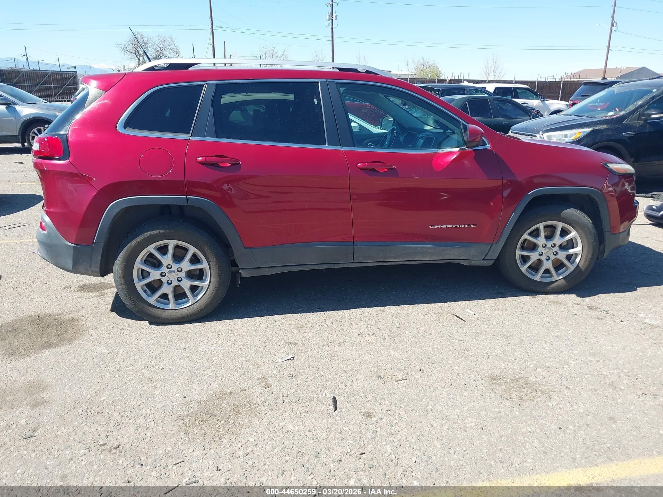 2015 Jeep Cherokee Latitude Красный vin: 1C4PJMCB9FW697402
